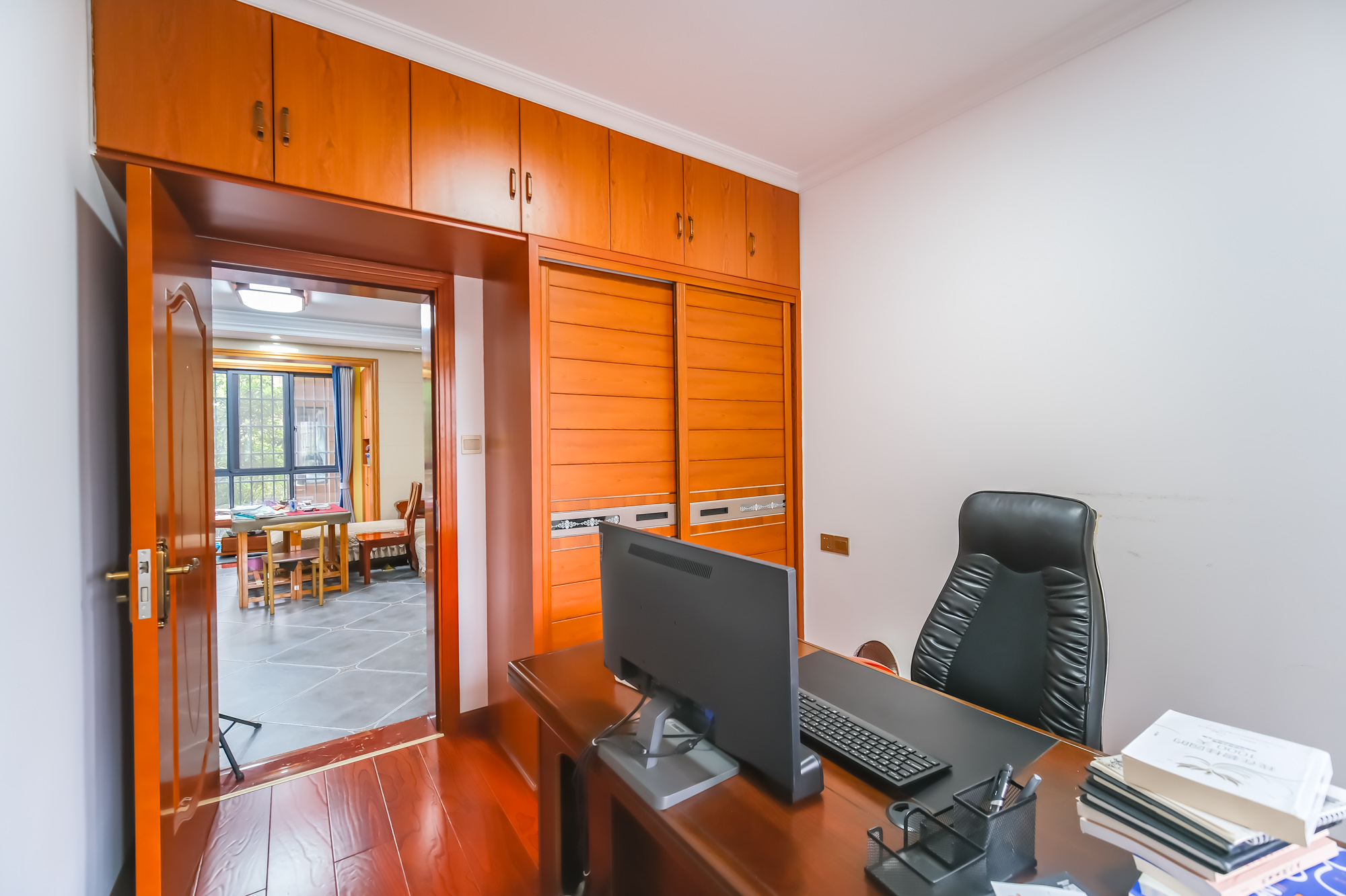 荣盛花语城  4室2厅2卫    100.8万卧室