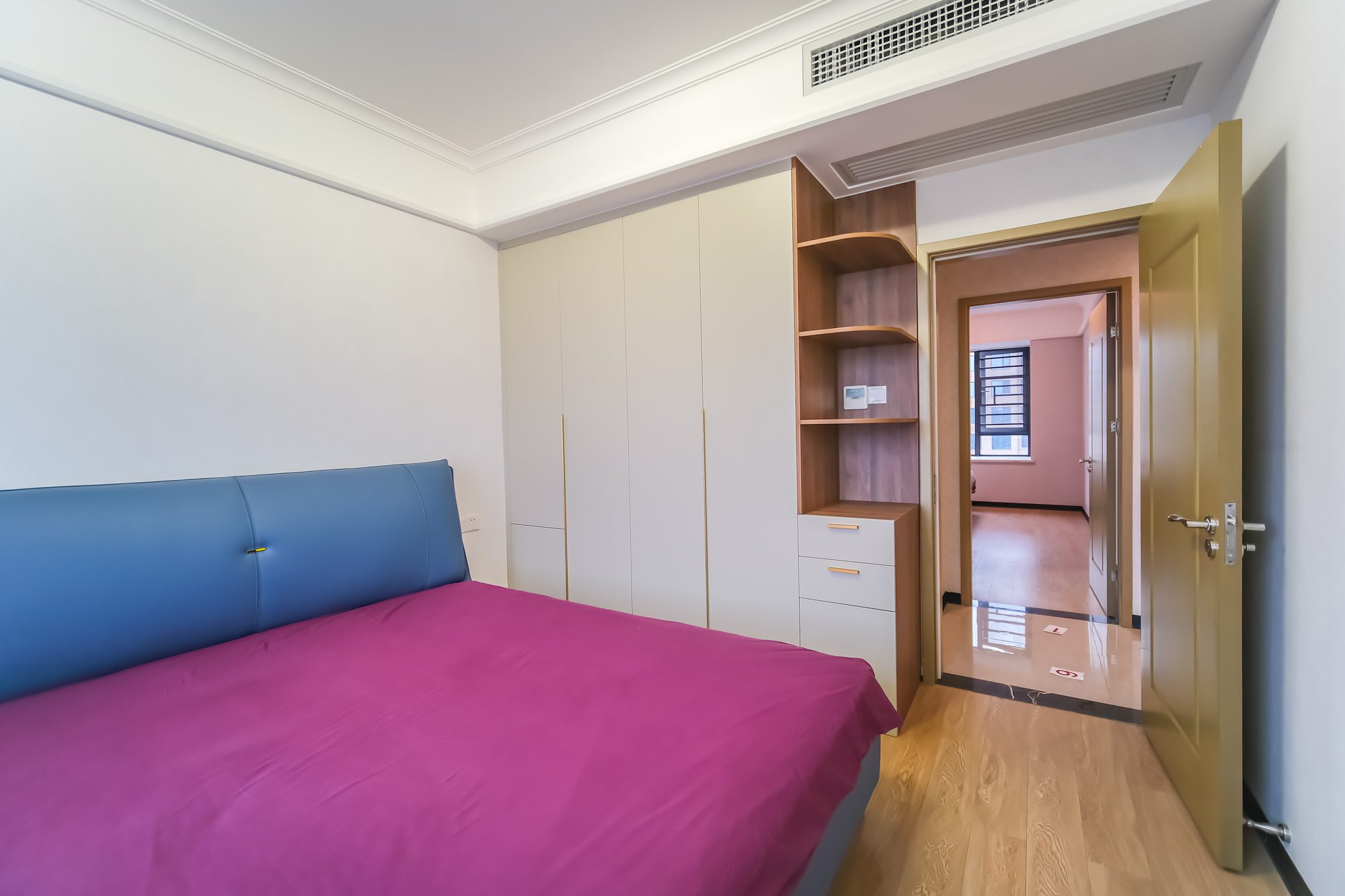 运达锦绣广场  4室2厅2卫    210.0万 运达锦绣广场  4室2厅2卫    210.0万卧室