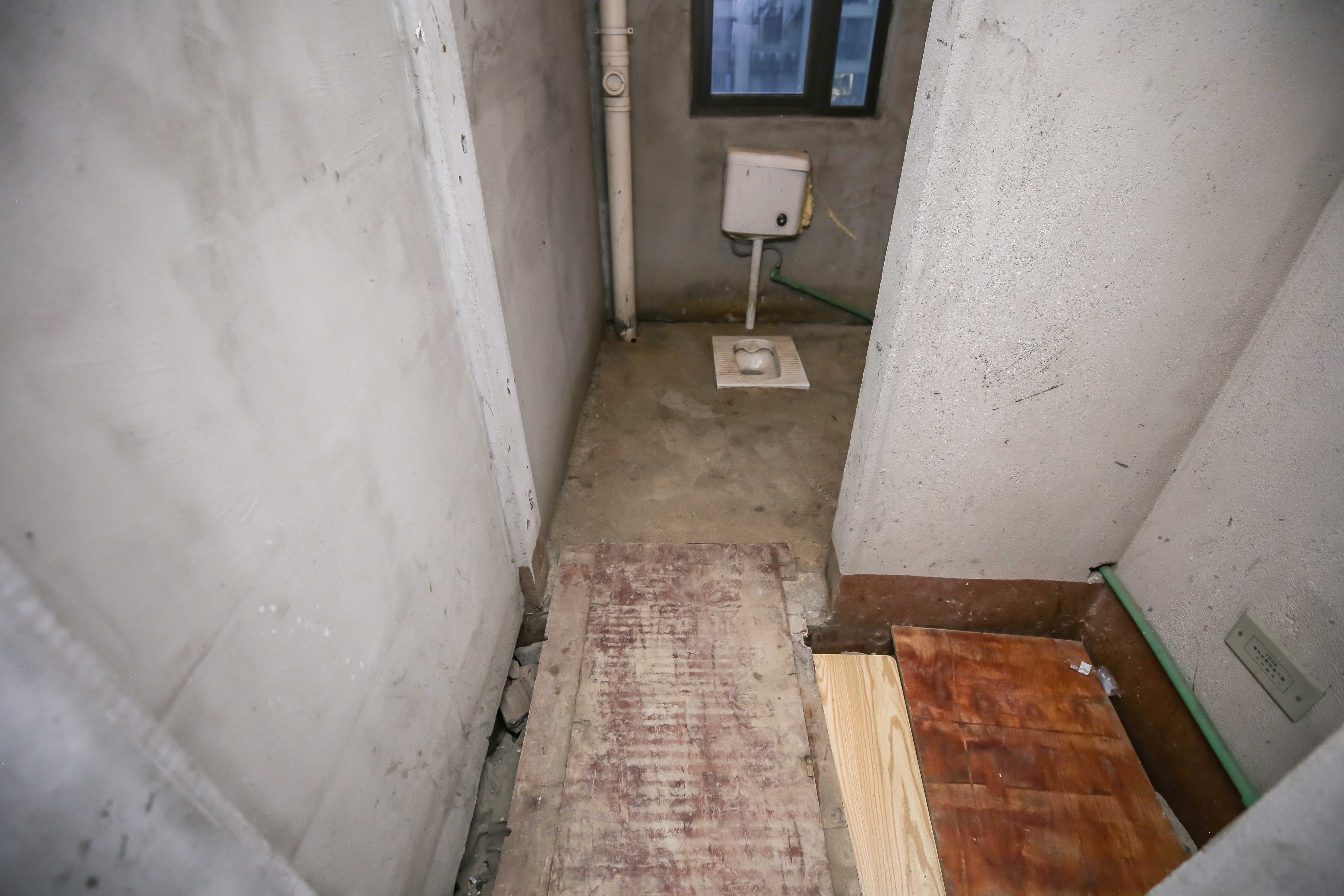 通号岭绣苑 4室2厅2卫 72.0万 通号岭绣苑 4室2厅2卫 72.0万卫生间