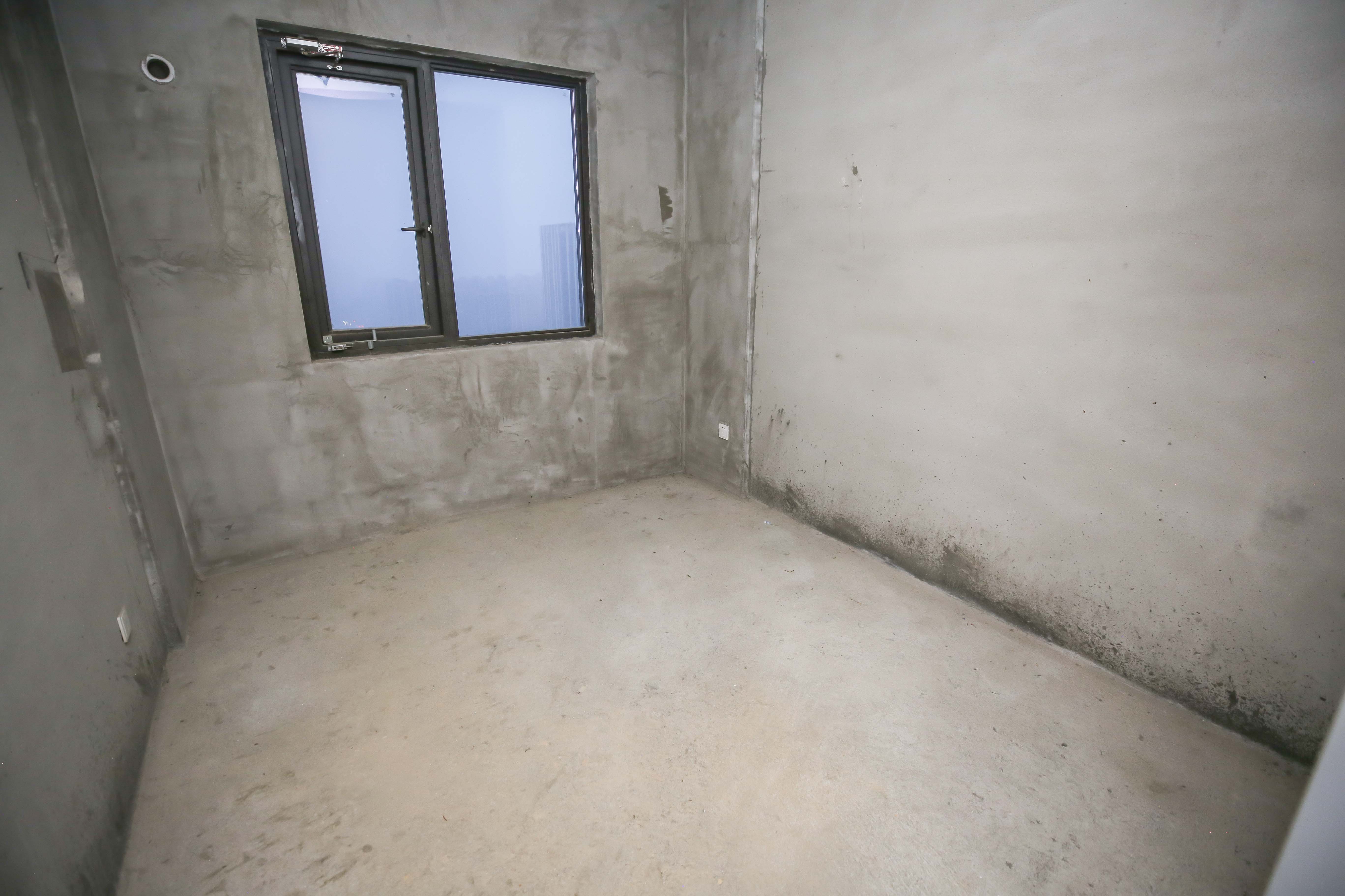 通号岭绣苑 4室2厅2卫 72.0万 通号岭绣苑 4室2厅2卫 72.0万卧室