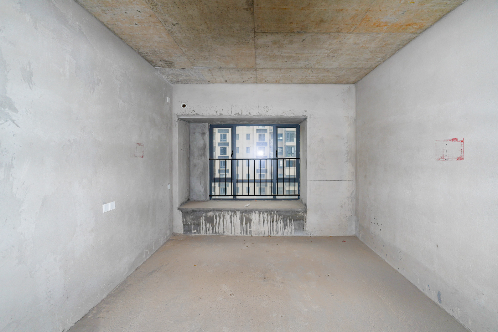 碧桂园南城首府(东宸林海) 3室2厅2卫 85.0万 碧桂园南城首府(东宸林海) 3室2厅2卫 85.0万卧室