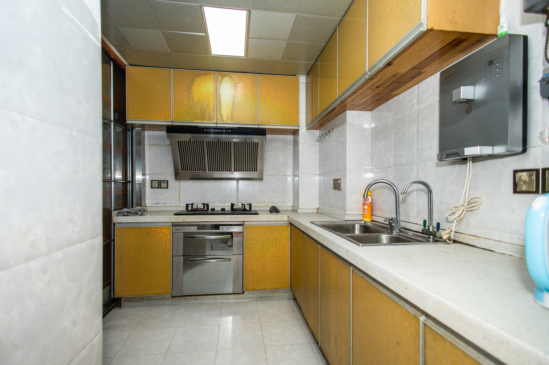 新长海广场 3室2厅2卫 56.0万 新长海广场 3室2厅2卫 56.0万厨房