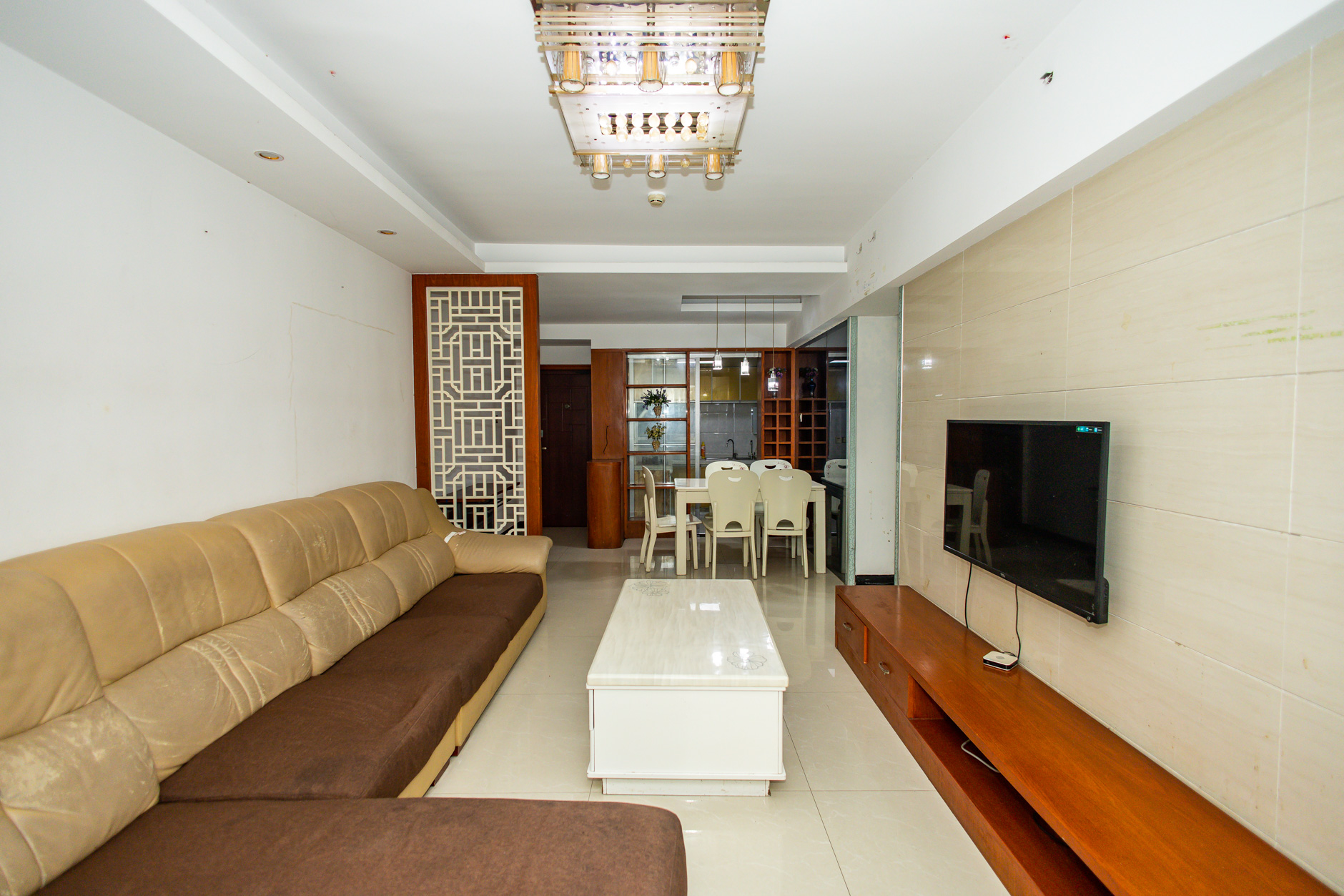 新长海广场 3室2厅2卫 56.0万 新长海广场 3室2厅2卫 56.0万客厅