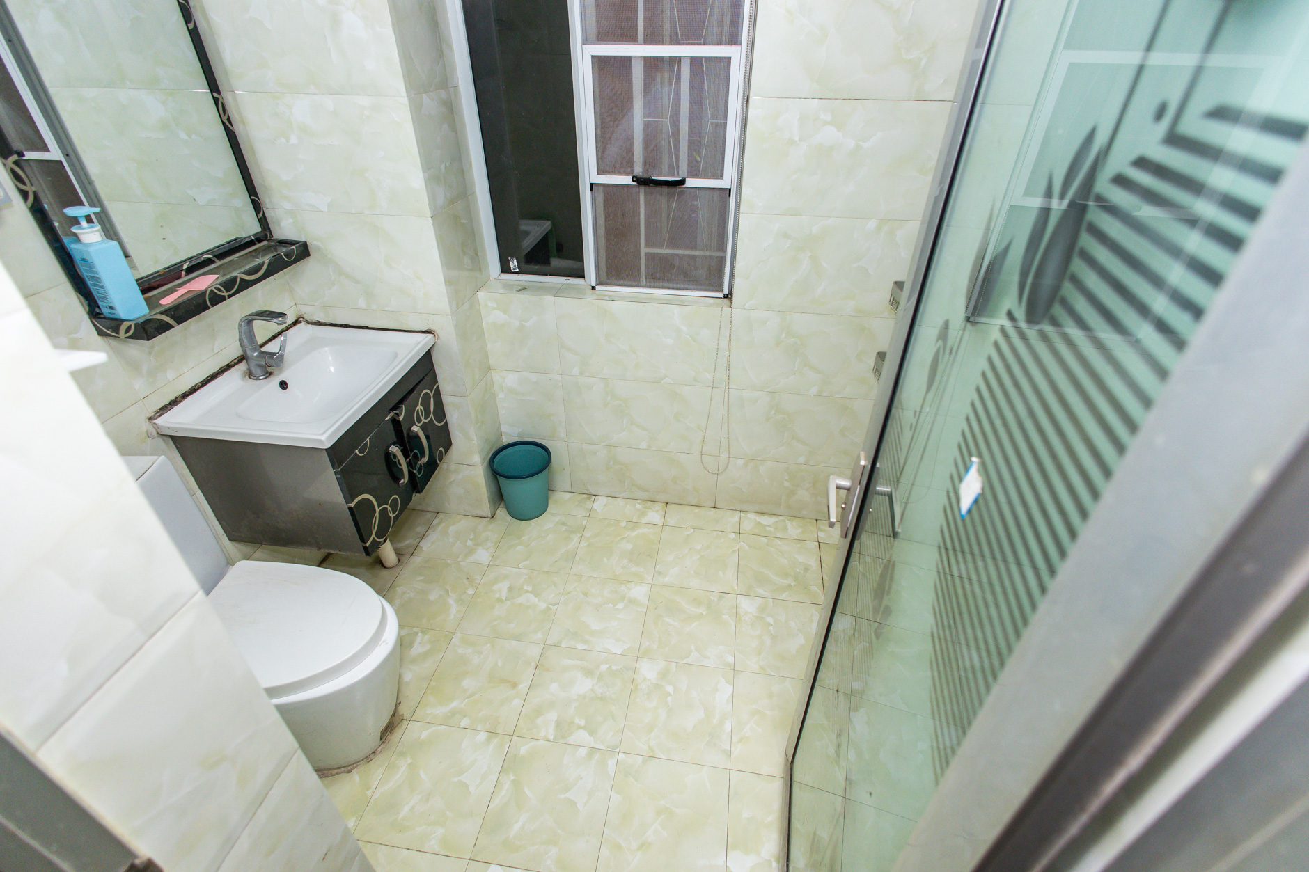 新长海广场 3室2厅2卫 56.0万 新长海广场 3室2厅2卫 56.0万卫生间