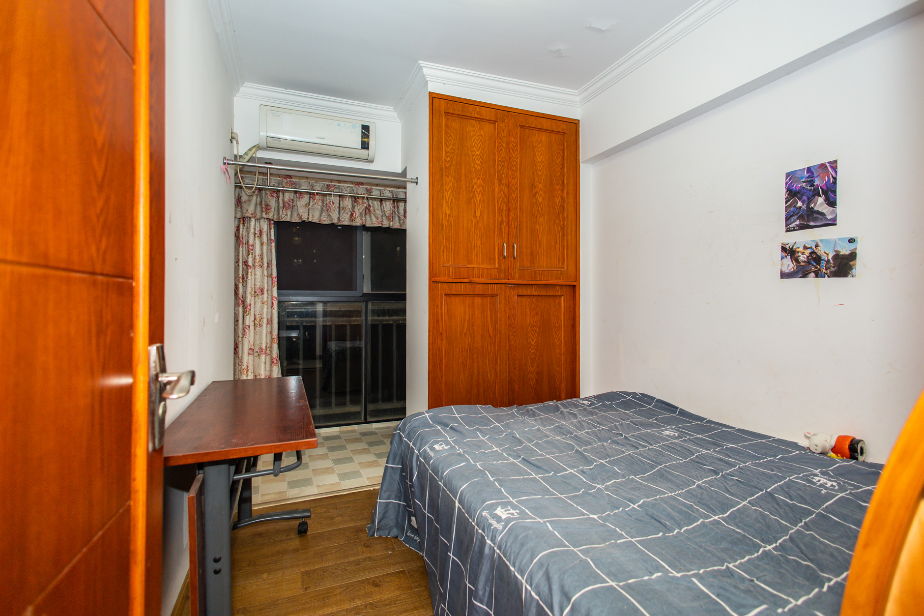 新长海广场 3室2厅2卫 56.0万 新长海广场 3室2厅2卫 56.0万卧室