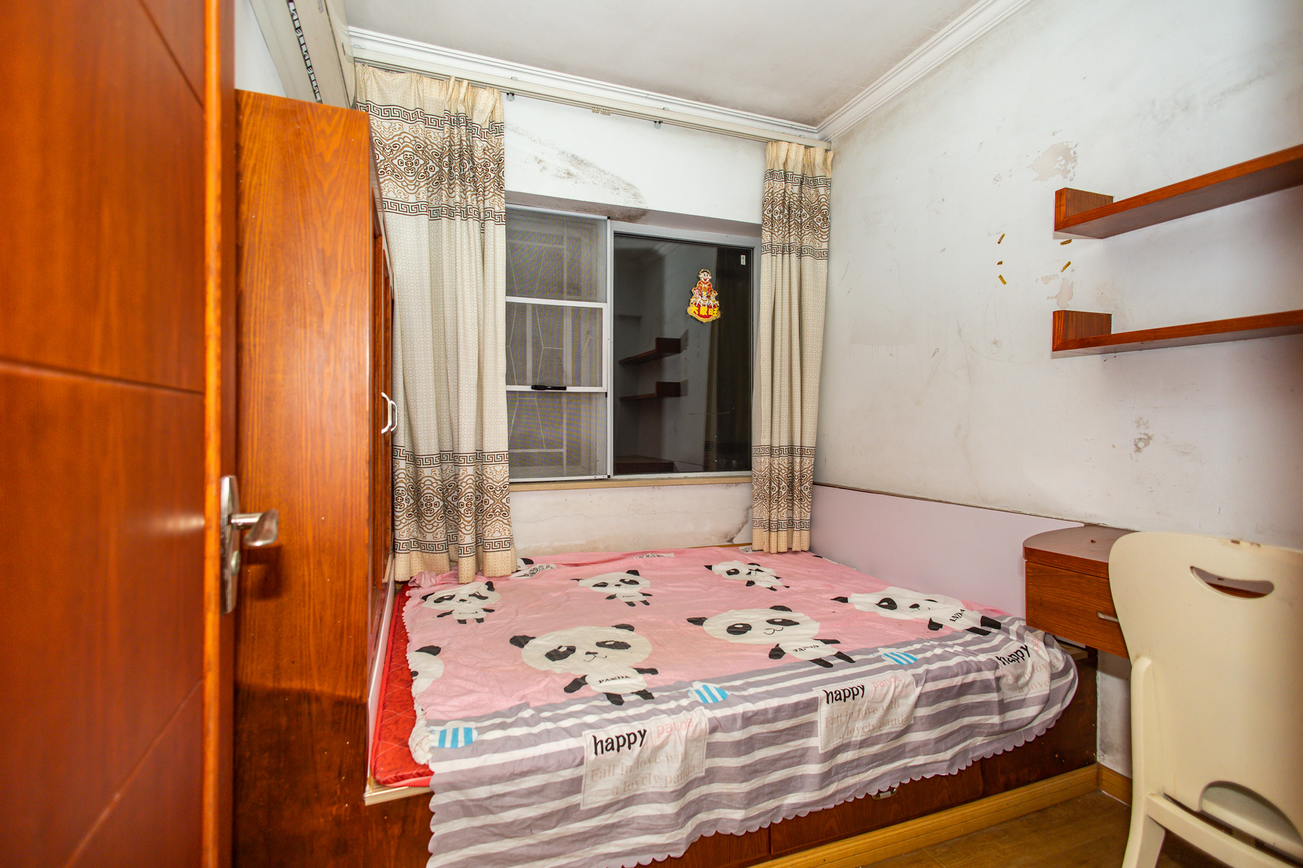 新长海广场 3室2厅2卫 56.0万 新长海广场 3室2厅2卫 56.0万卧室