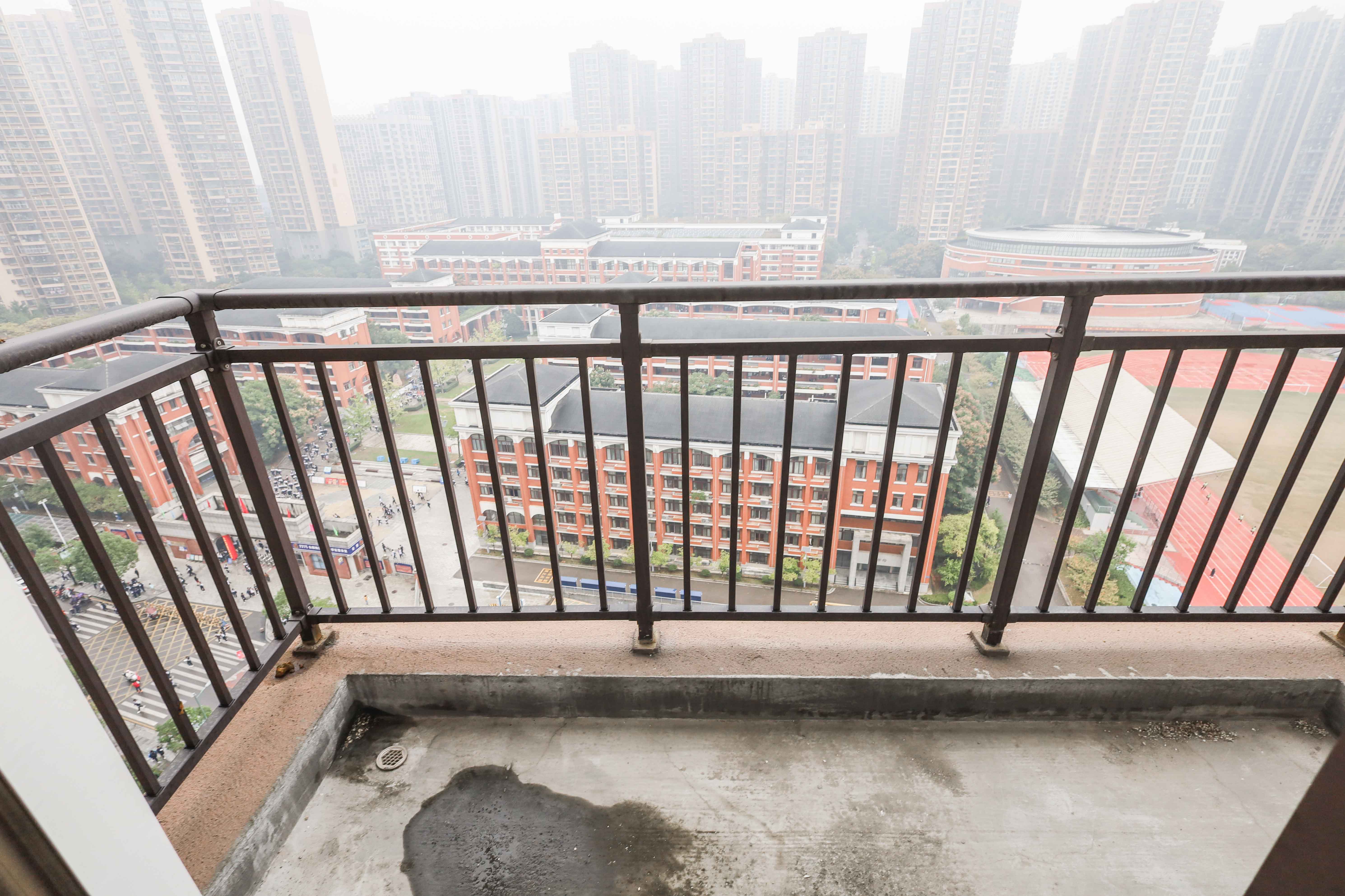 中国铁建梅溪青秀三期  4室2厅2卫   209.50万阳台