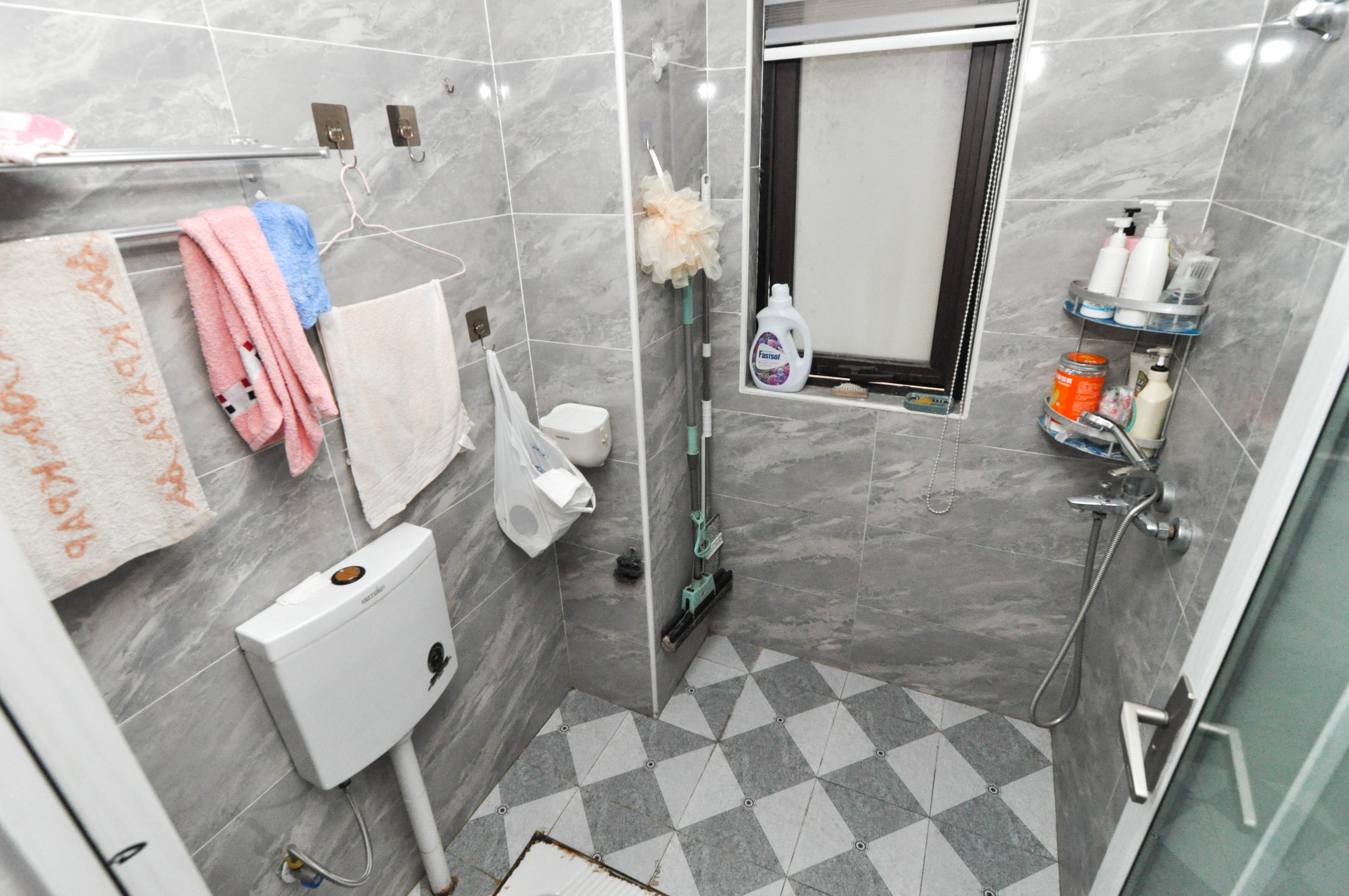 梅溪正荣府  4室2厅2卫    175.0万卫生间