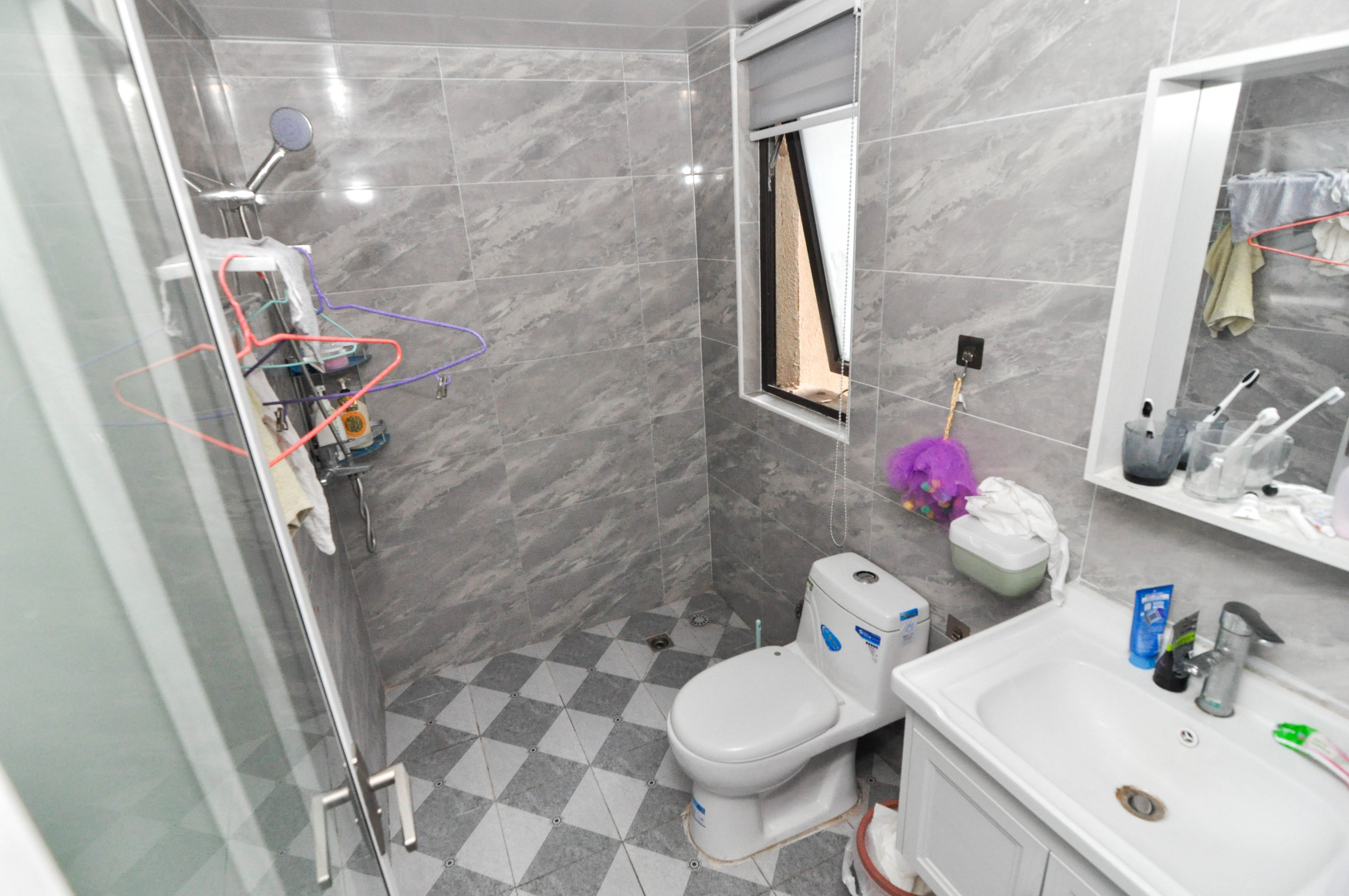 梅溪正荣府  4室2厅2卫    175.0万卧室