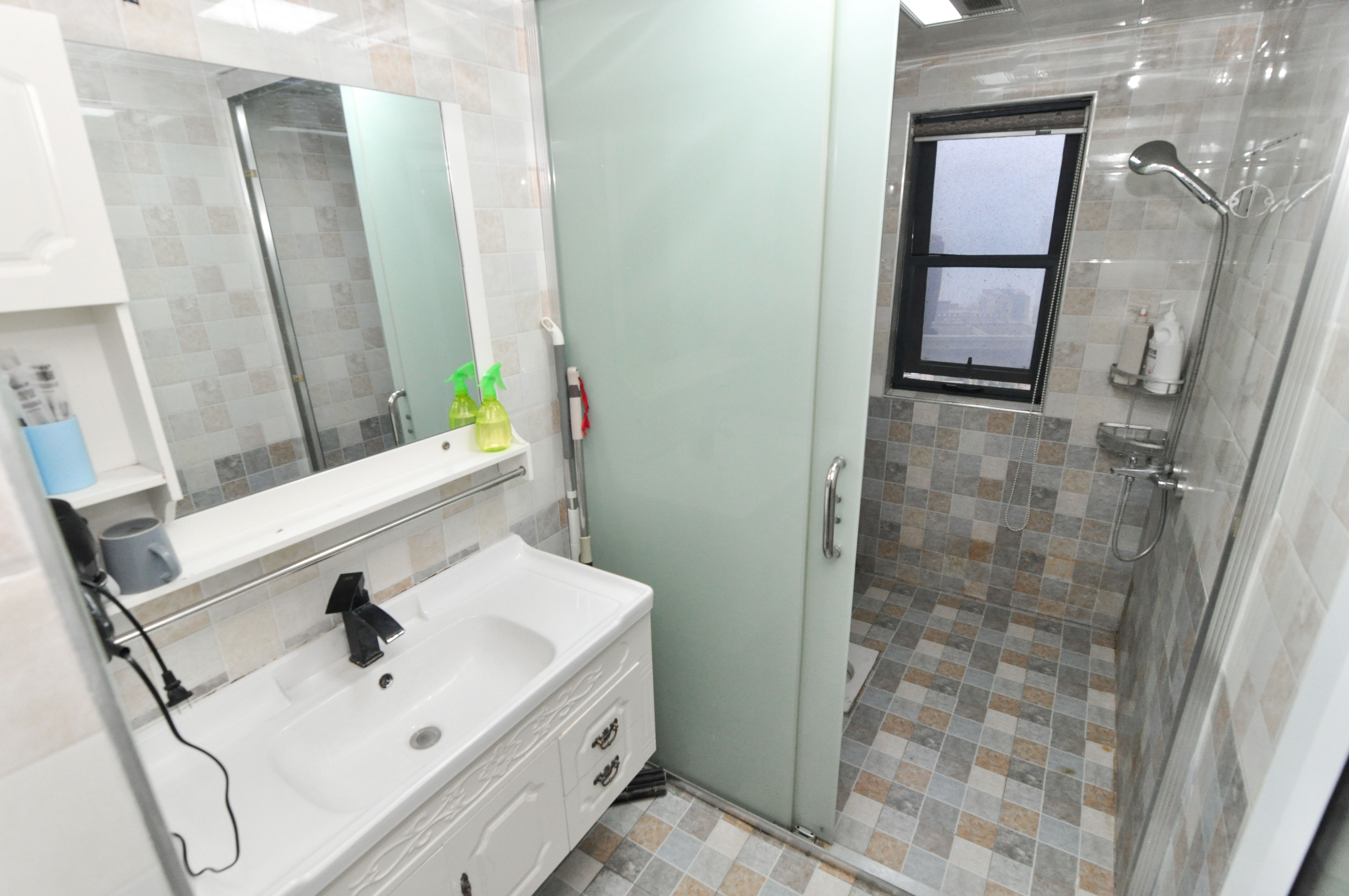 中建梅溪湖中心  4室2厅2卫    202.8万卫生间