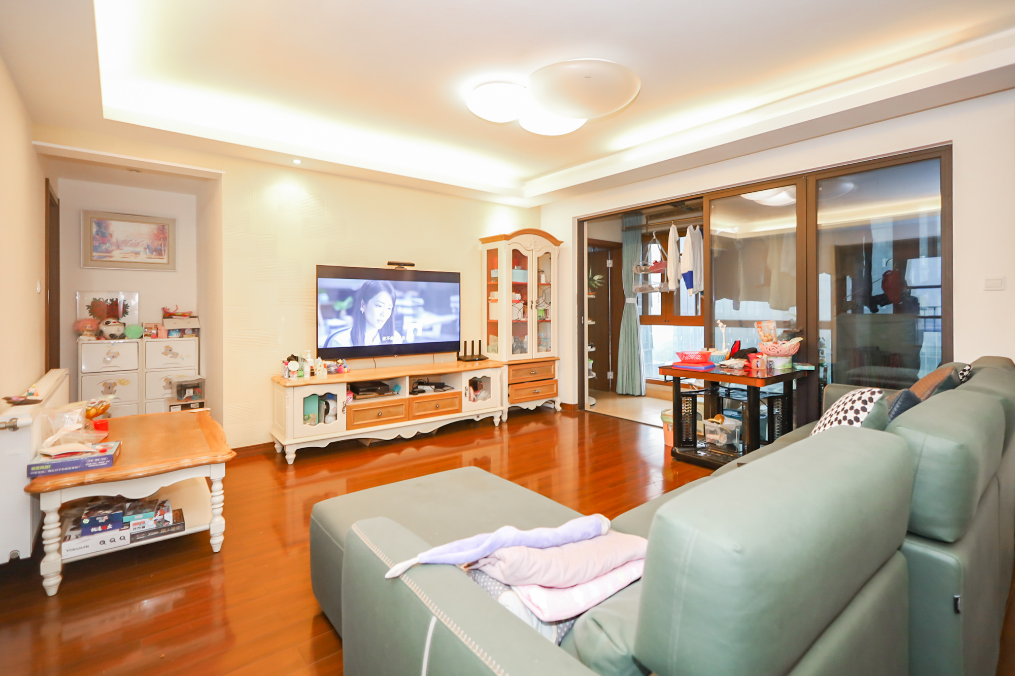 万科里金域滨江  4室2厅1卫   220.00万 万科里金域滨江  4室2厅1卫   220.00万客厅