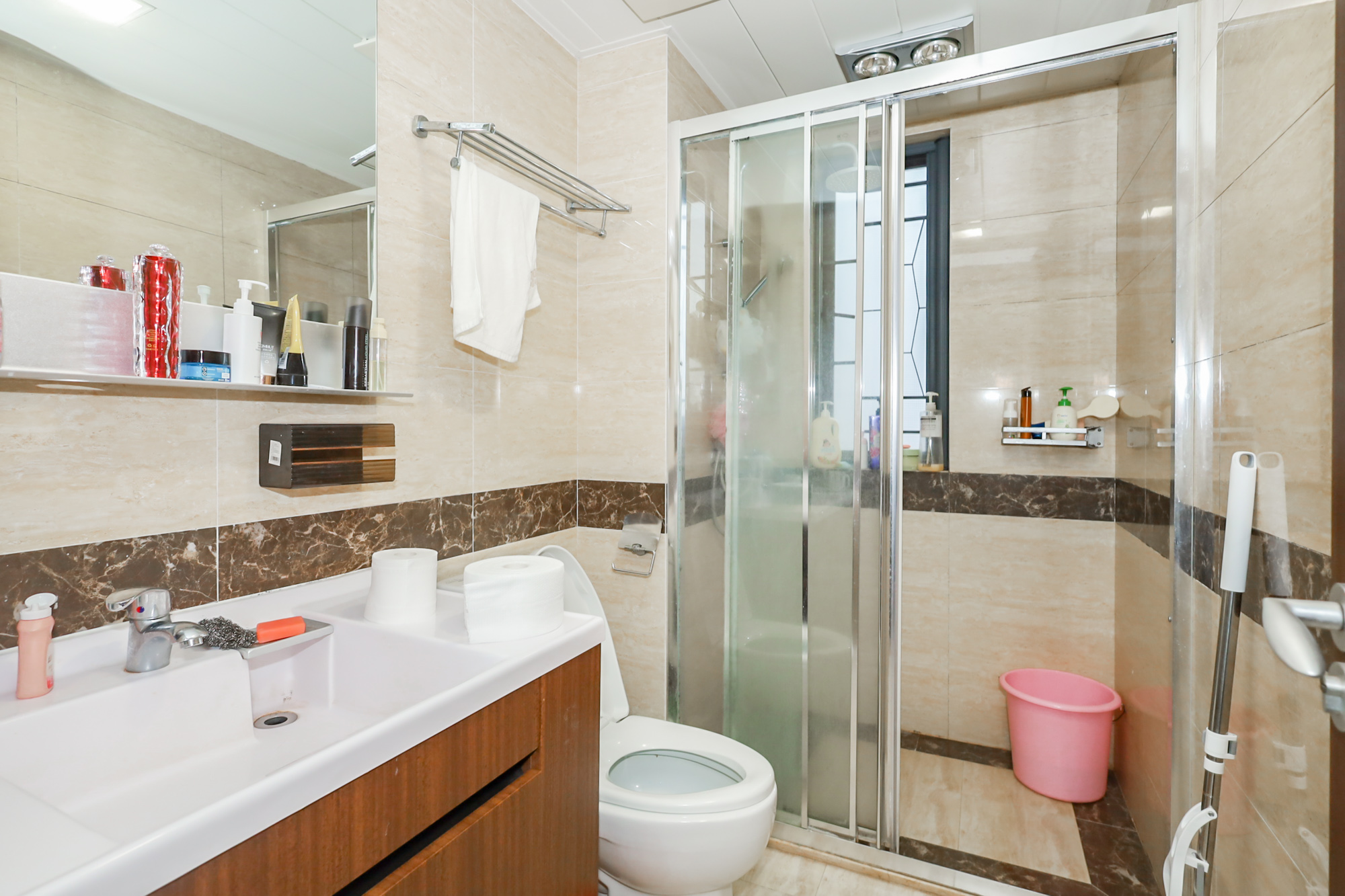 万科里金域滨江  4室2厅1卫   220.00万 万科里金域滨江  4室2厅1卫   220.00万卫生间