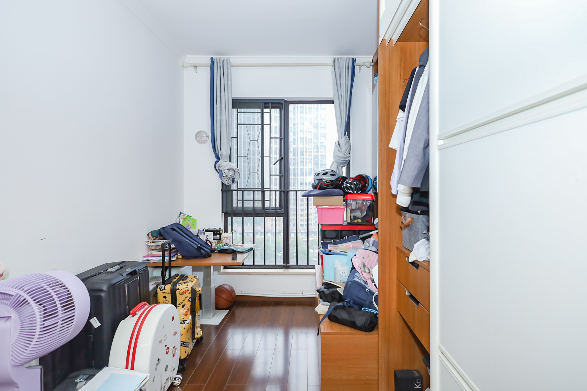 万科里金域滨江  4室2厅1卫   220.00万 万科里金域滨江  4室2厅1卫   220.00万卧室