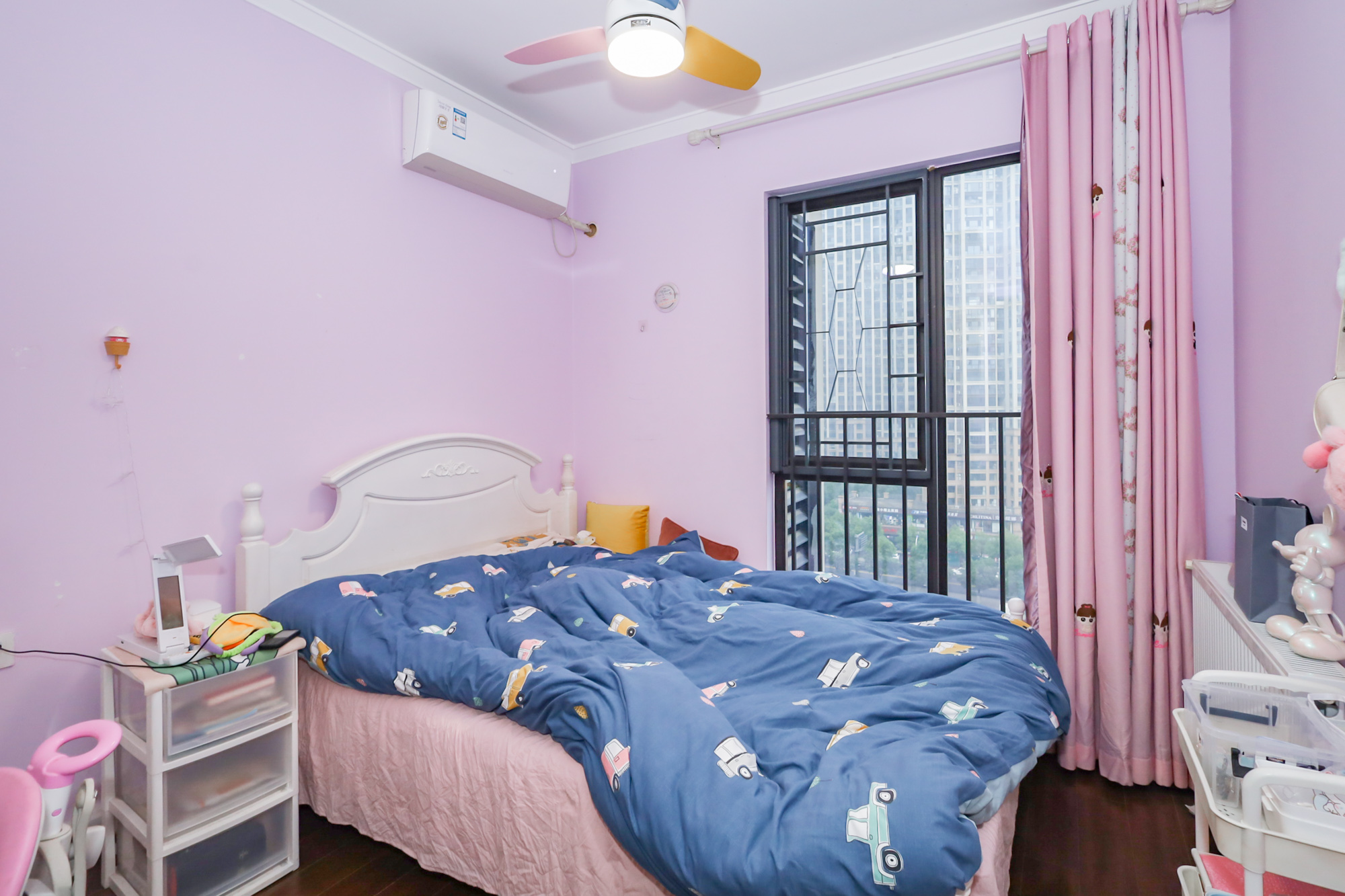 万科里金域滨江  4室2厅1卫   220.00万 万科里金域滨江  4室2厅1卫   220.00万卧室