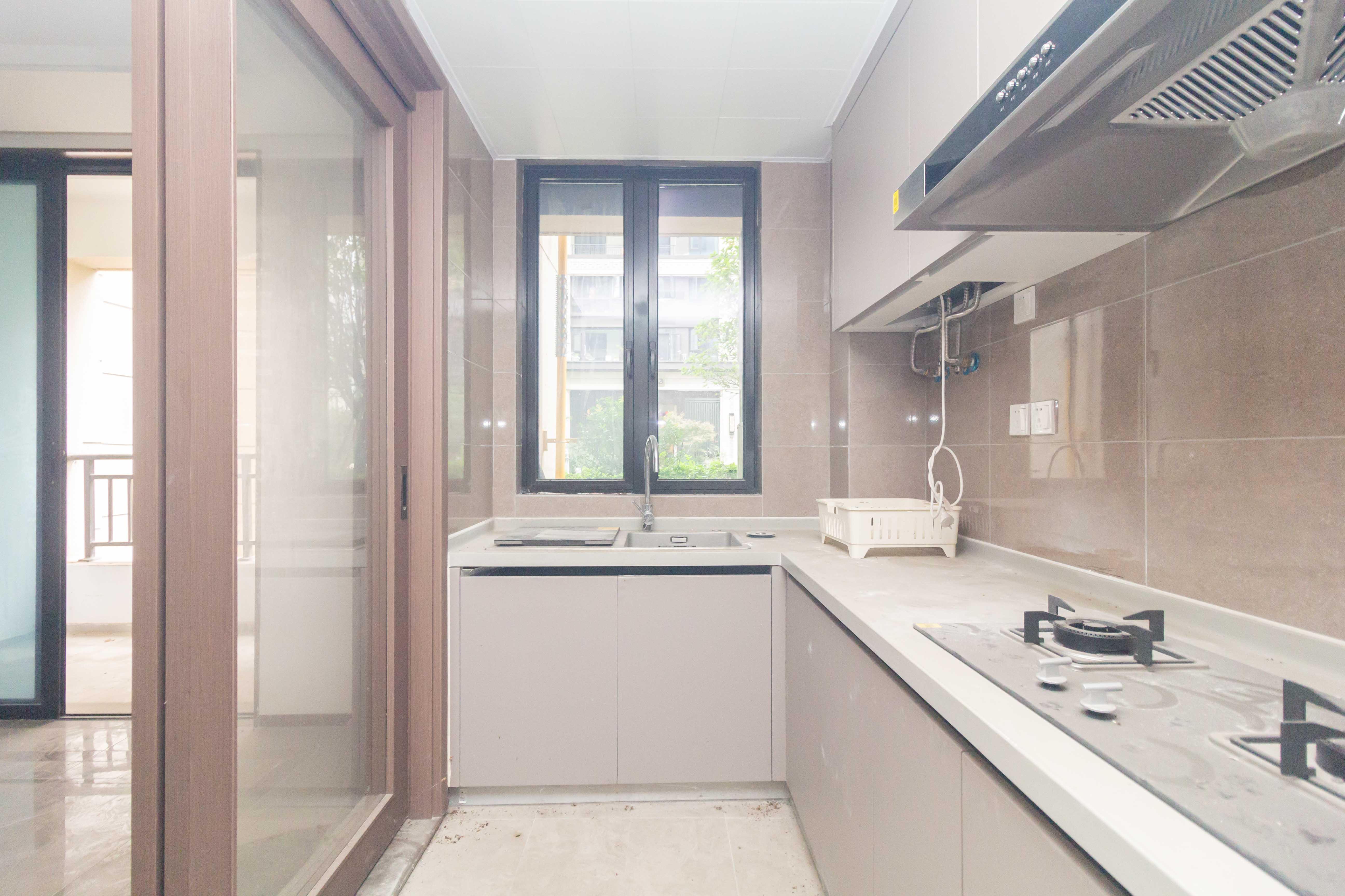 金茂建发观悦  4室2厅2卫    300.0万厨房