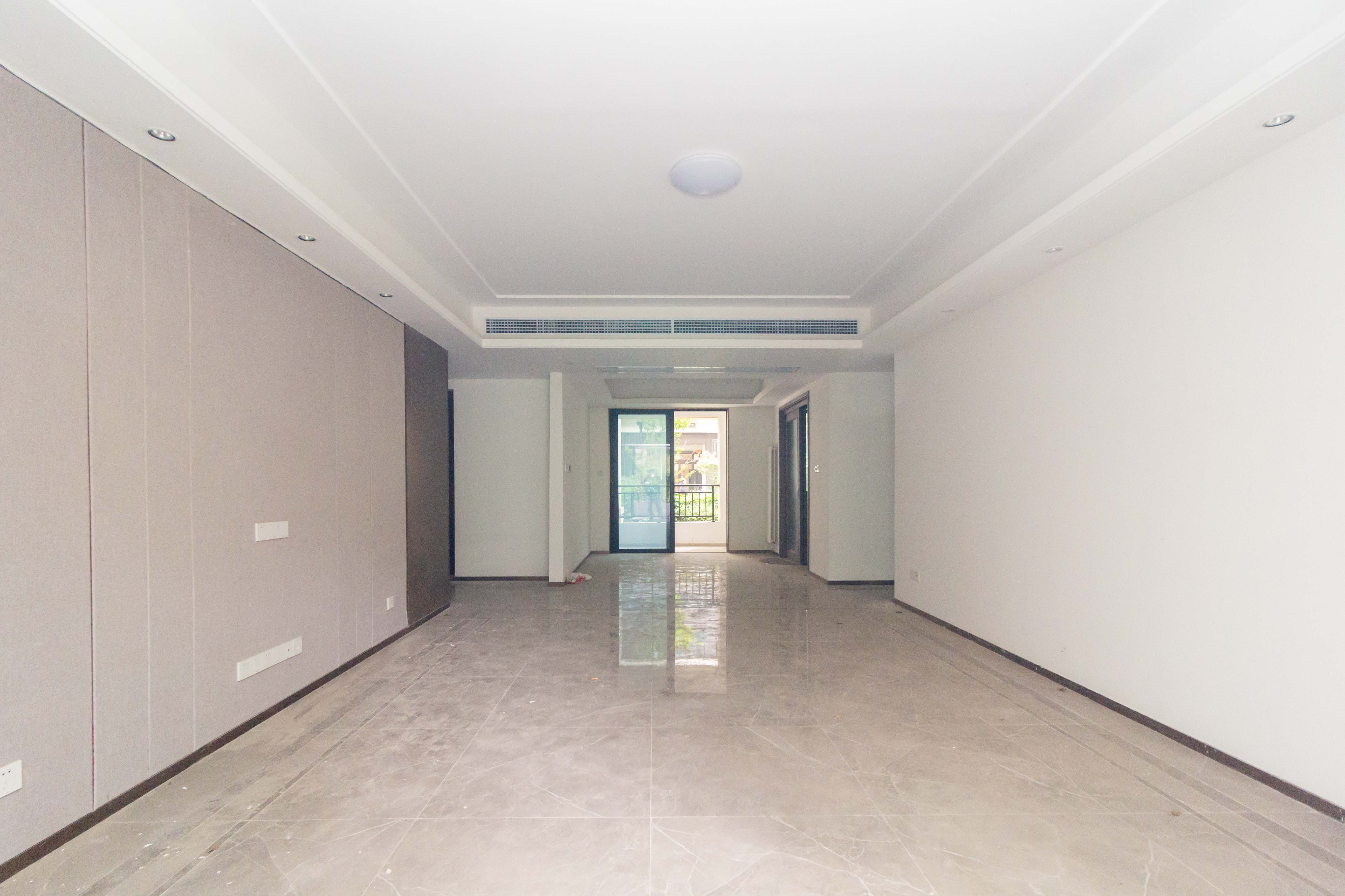 金茂建发观悦  4室2厅2卫    300.0万客厅