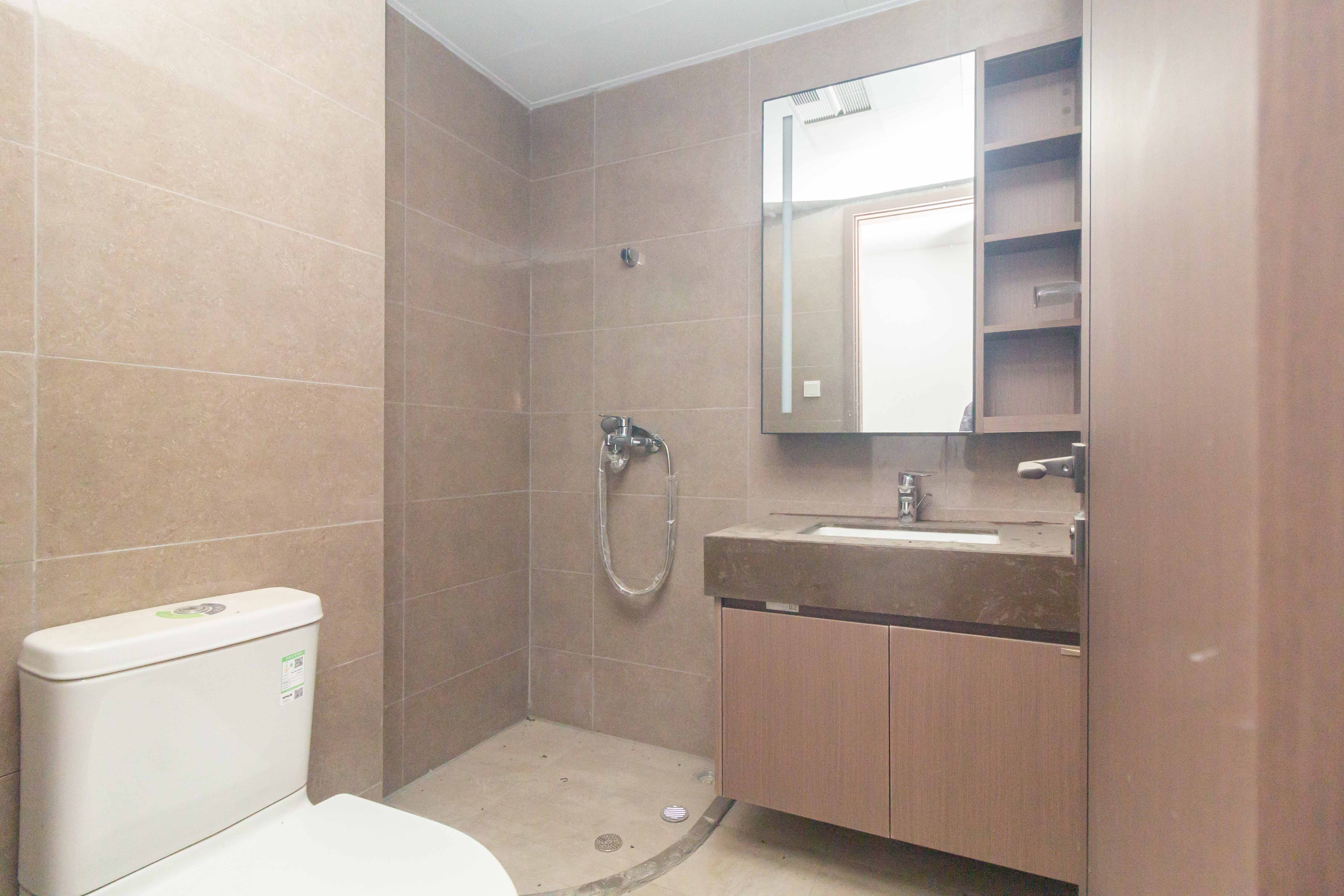 金茂建发观悦  4室2厅2卫    300.0万卫生间