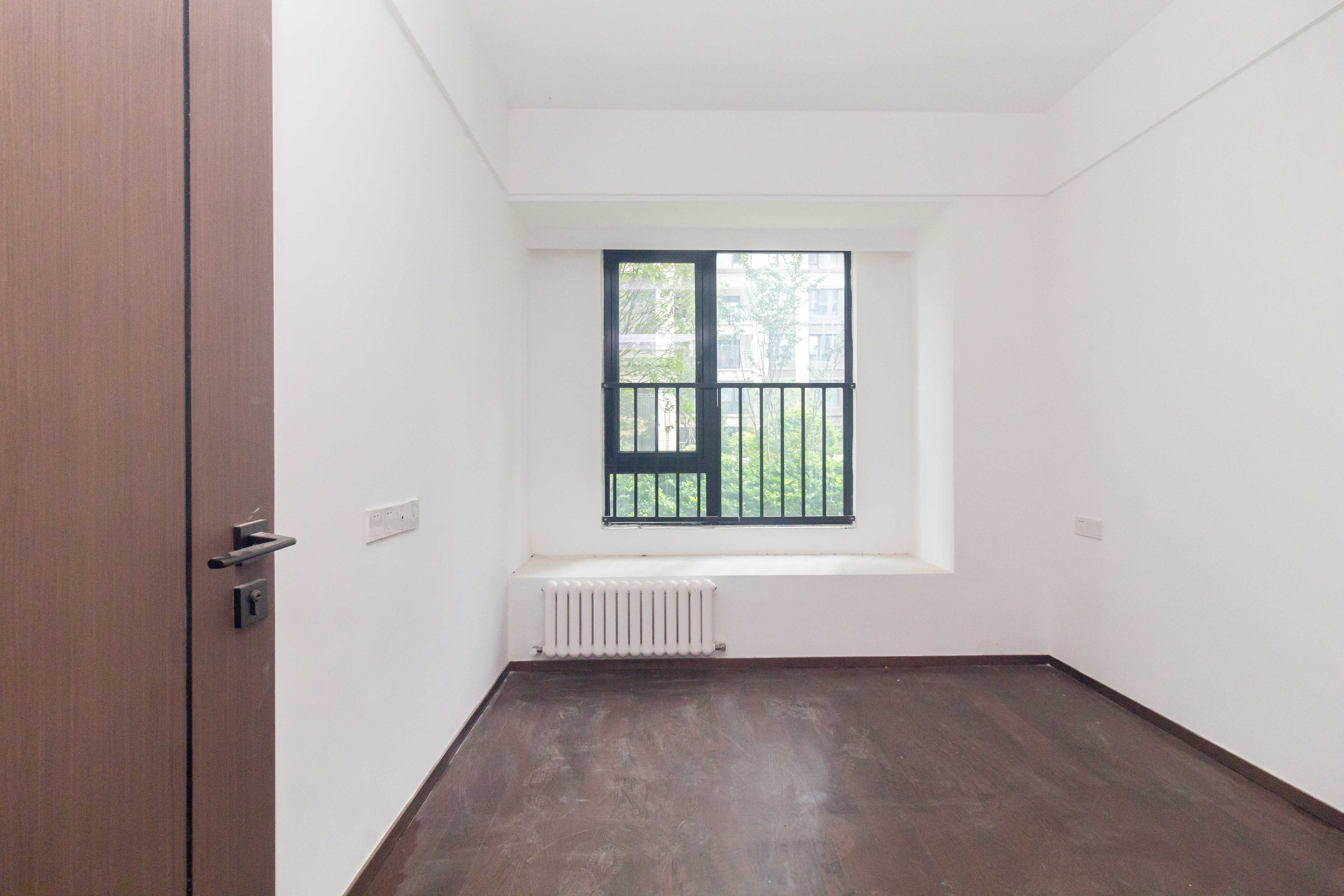 金茂建发观悦  4室2厅2卫    300.0万卧室