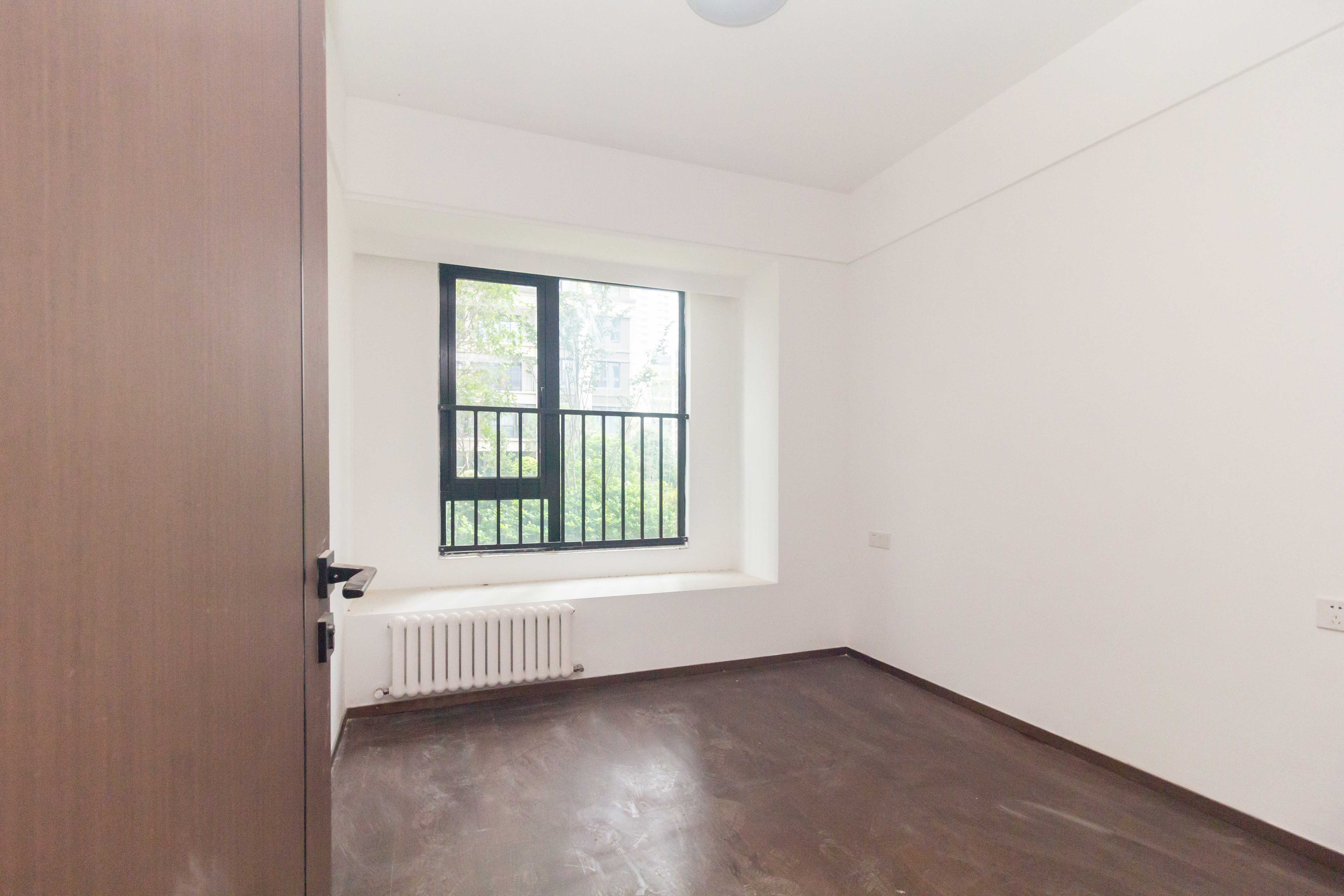 金茂建发观悦  4室2厅2卫    300.0万卧室