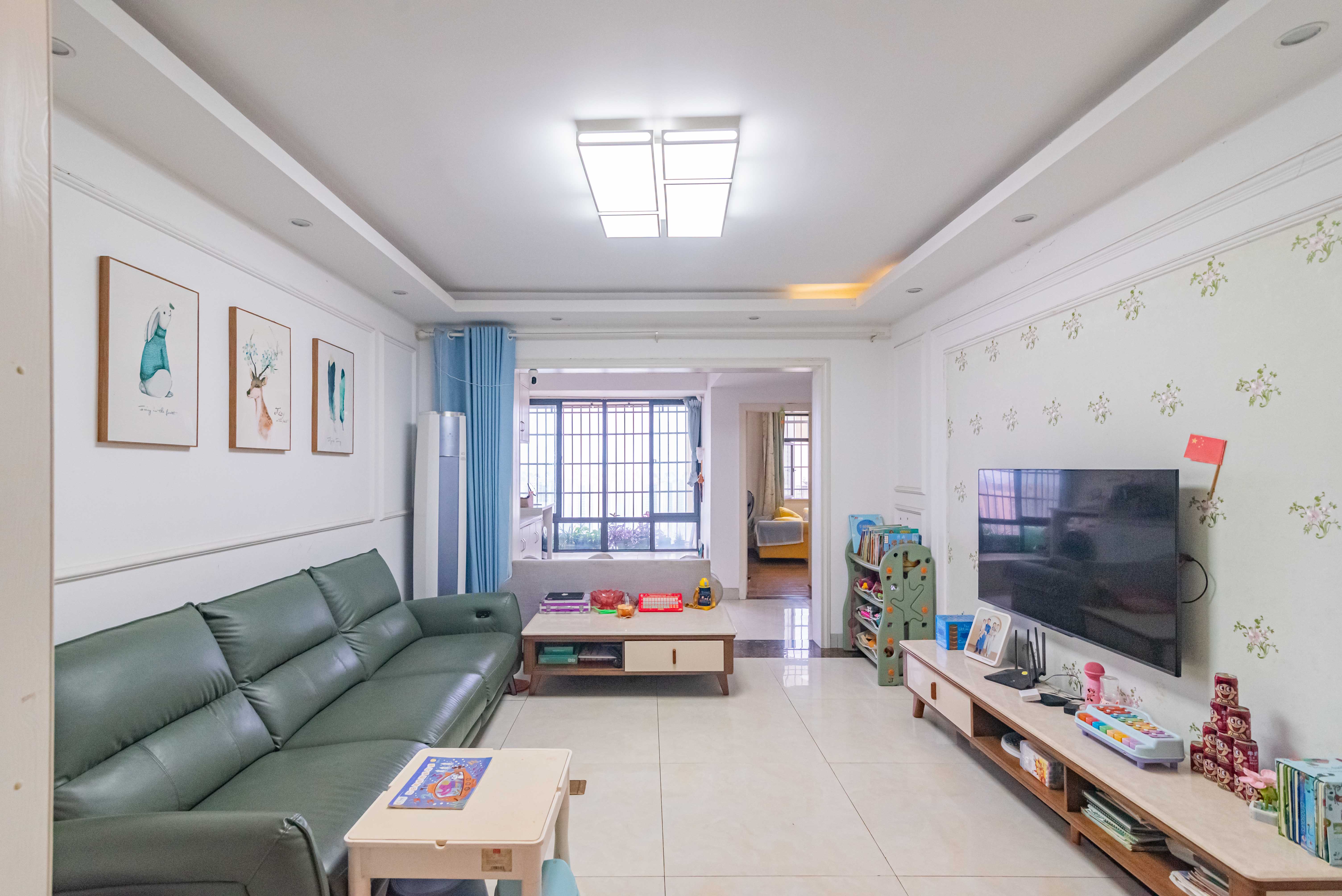 悦湖山  4室2厅1卫    82.0万 悦湖山  4室2厅1卫    82.0万客厅