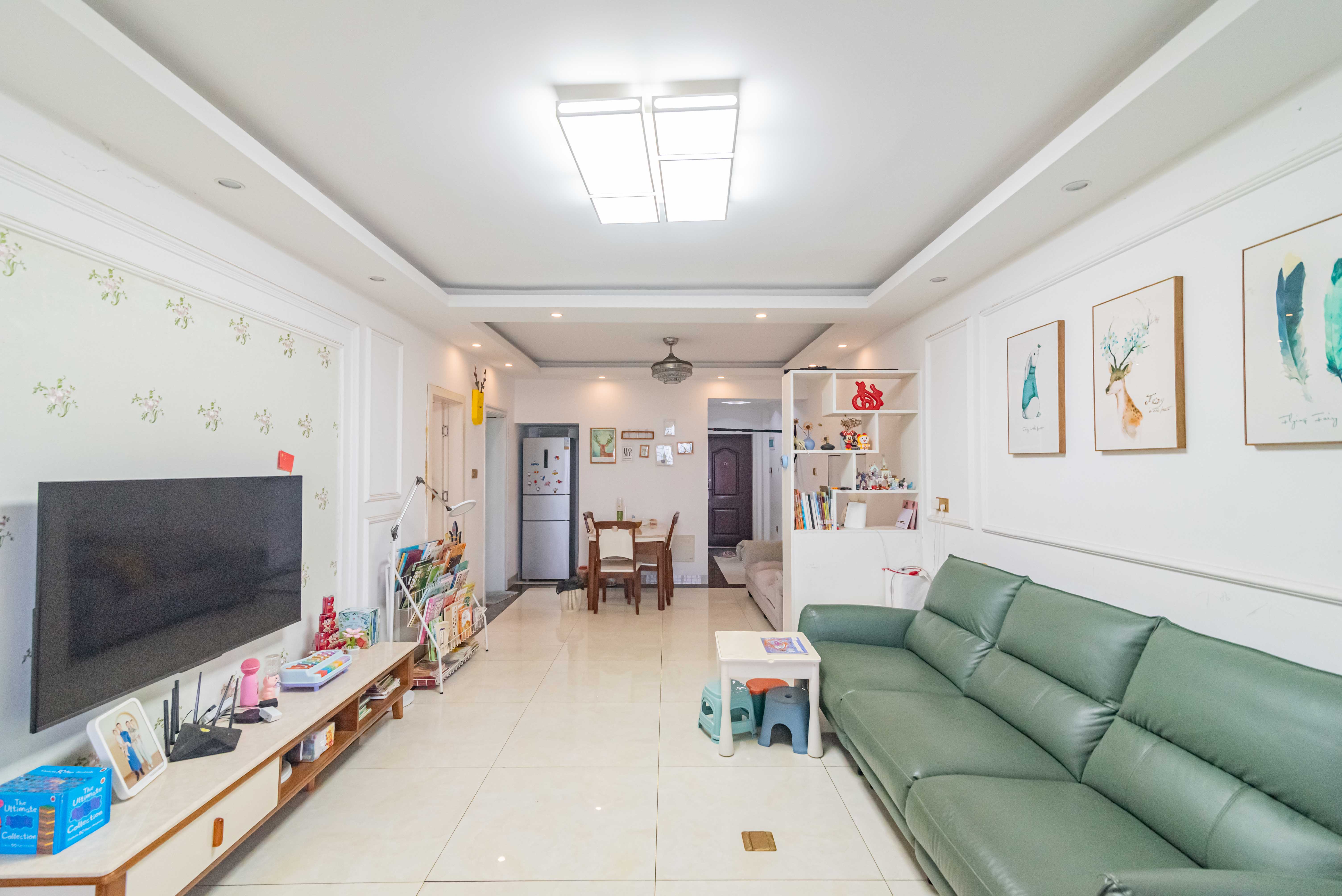 悦湖山  4室2厅1卫    82.0万 悦湖山  4室2厅1卫    82.0万客厅