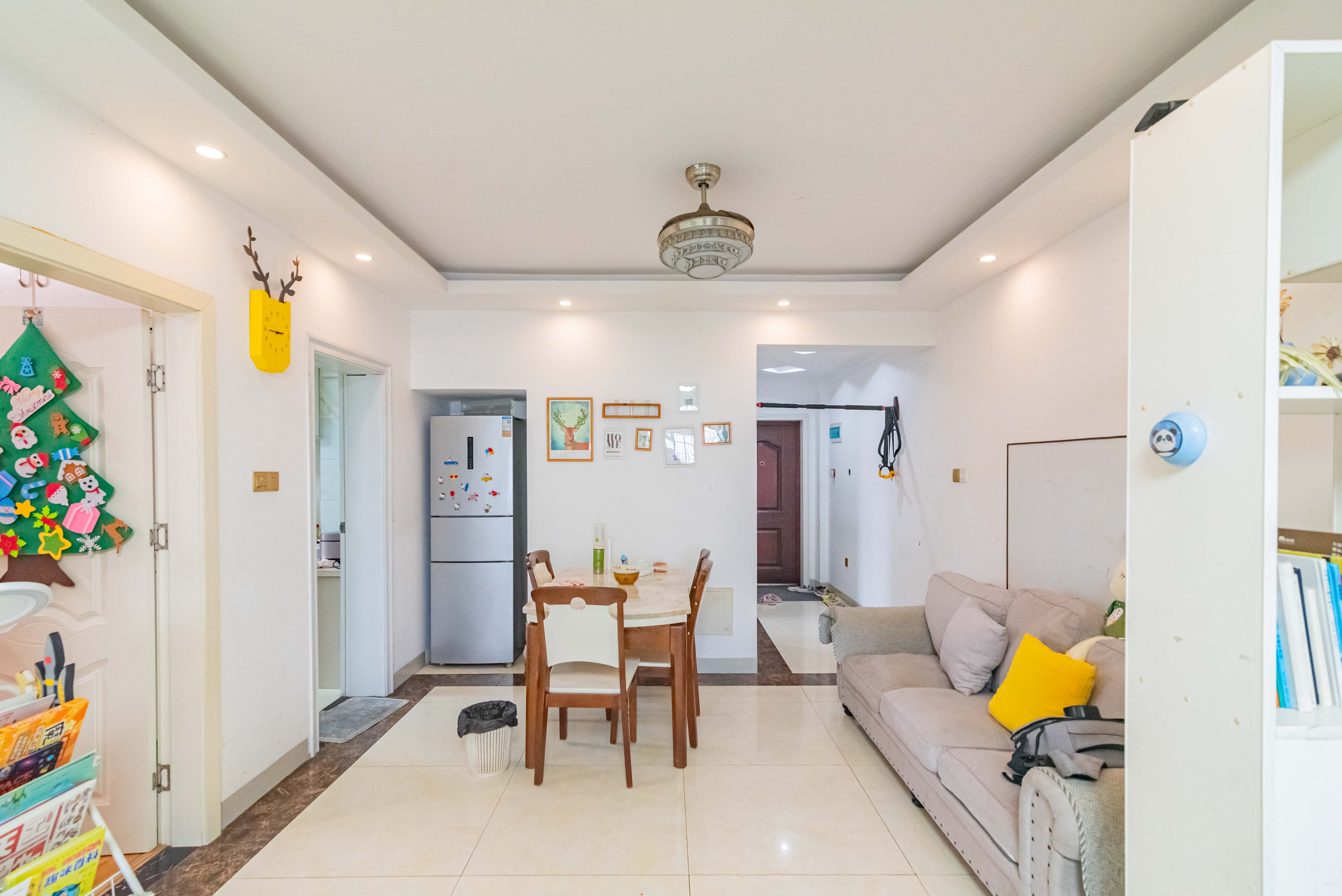 悦湖山  4室2厅1卫    82.0万 悦湖山  4室2厅1卫    82.0万客厅