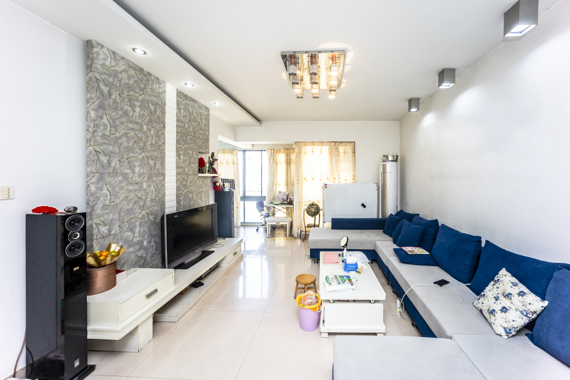 华菱蓝调国际(华菱.香墅美地)  3室2厅2卫    93.8万 华菱蓝调国际(华菱.香墅美地)  3室2厅2卫    93.8万客厅