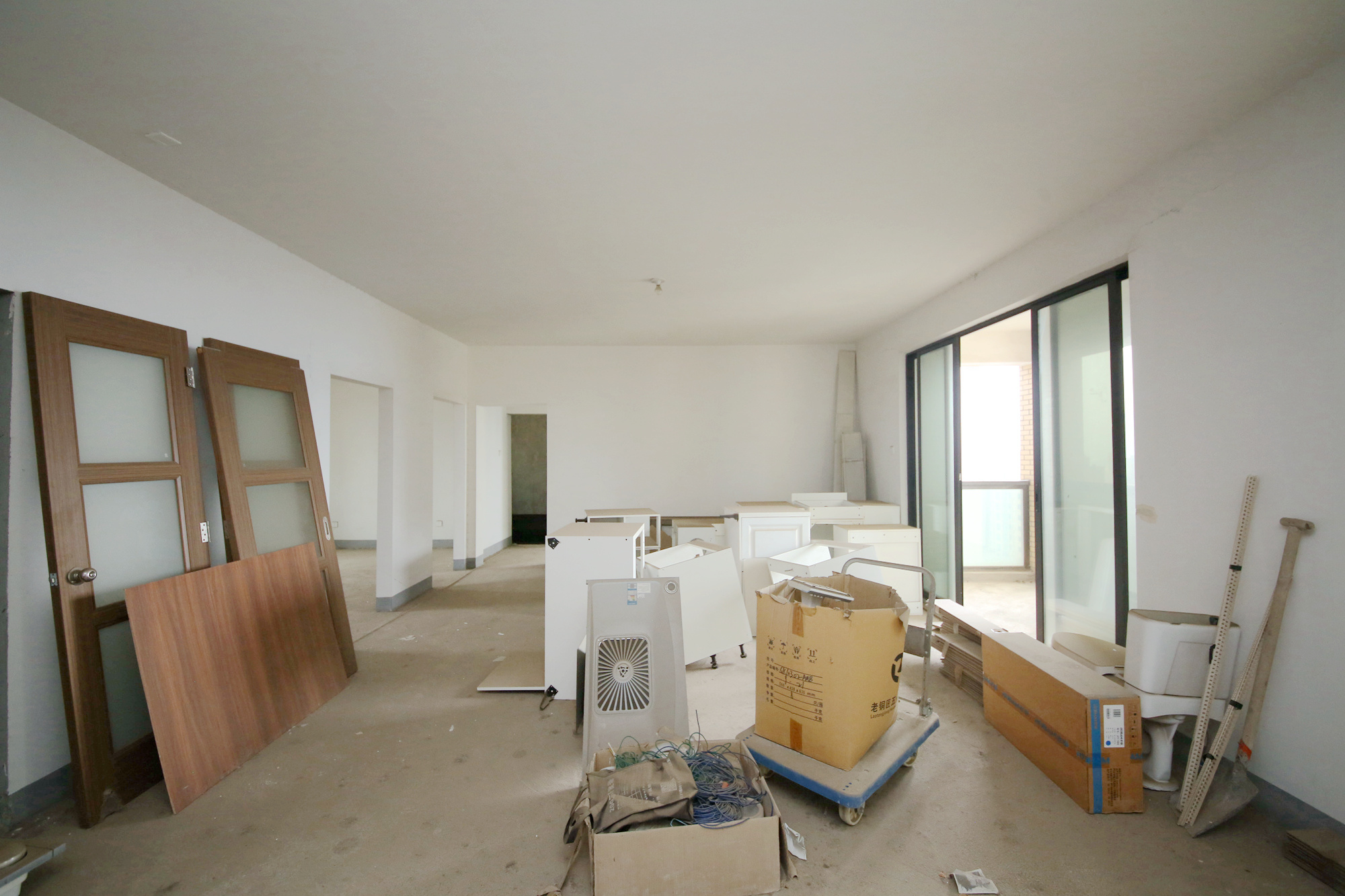 长房白沙湾  3室2厅2卫   148.00万客厅