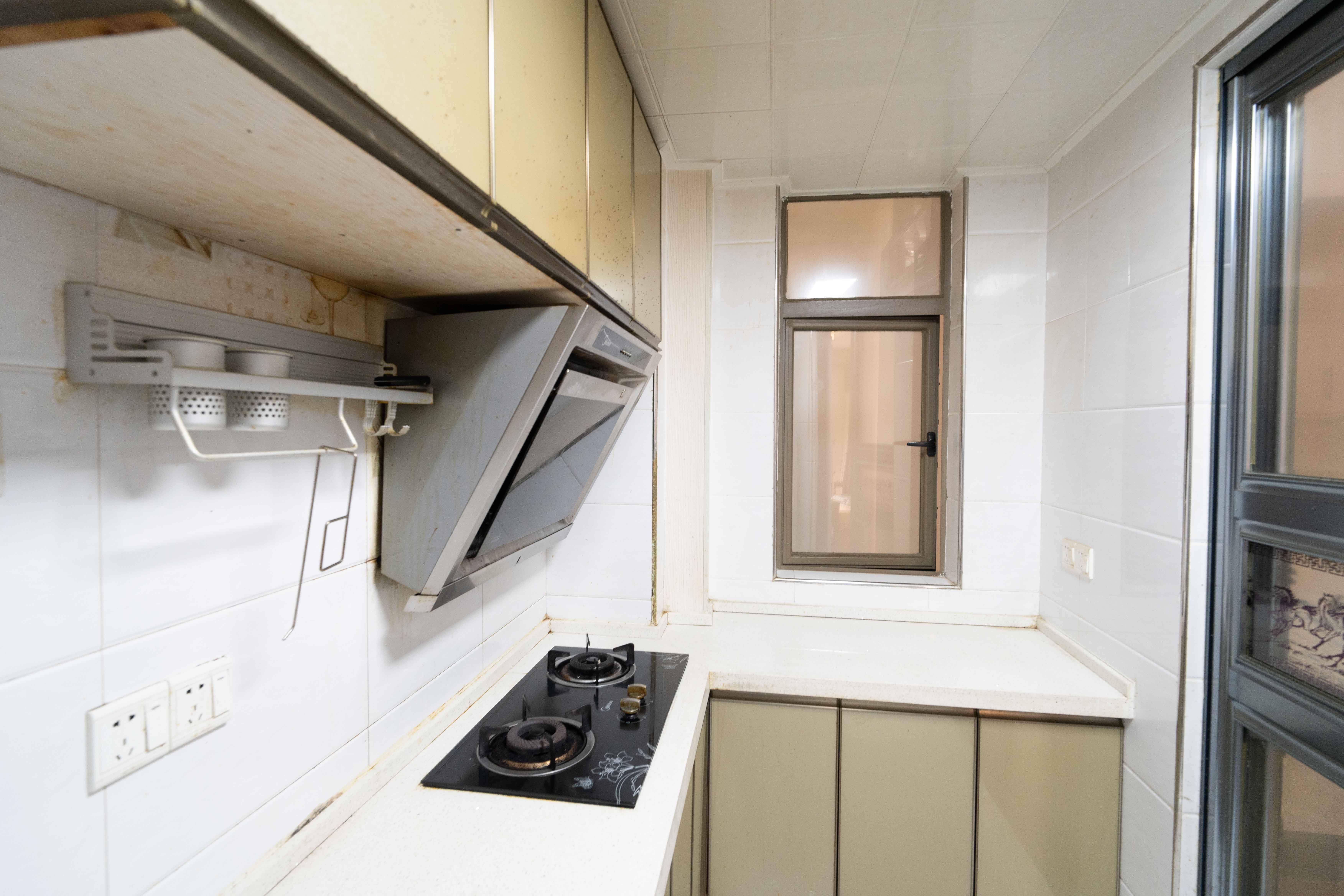 米兰春天  3室2厅1卫    85.0万厨房