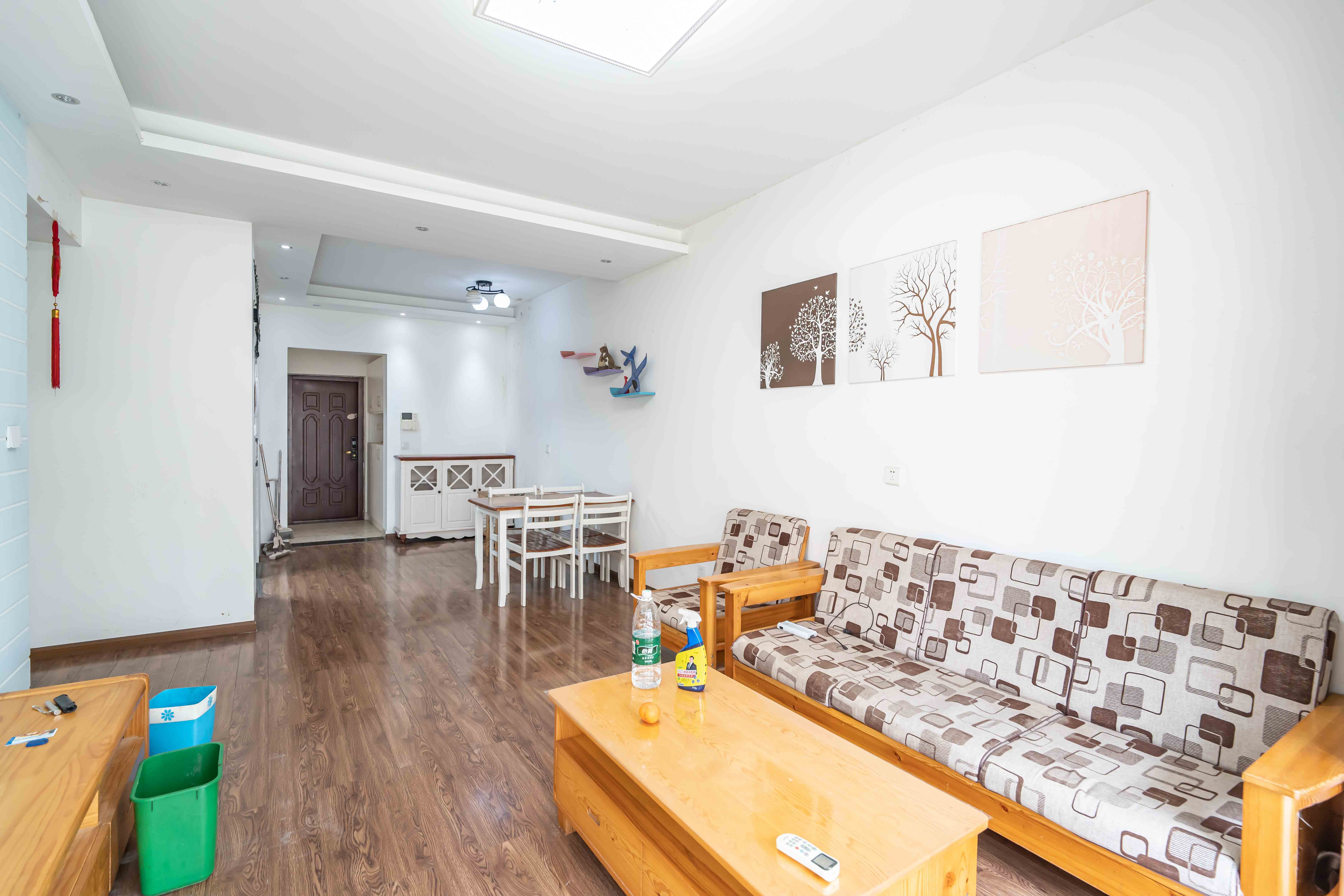 米兰春天  3室2厅1卫    85.0万客厅