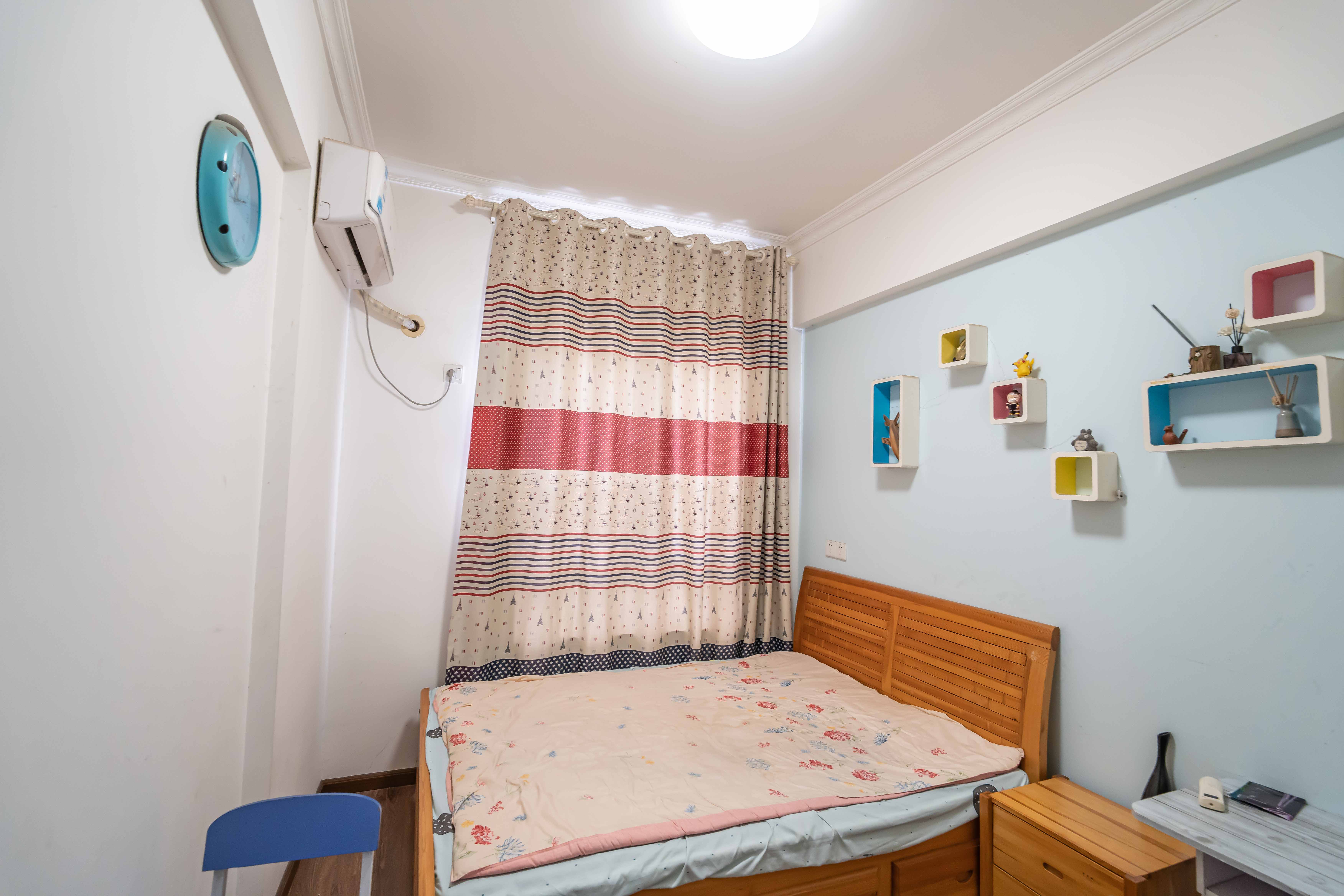 米兰春天  3室2厅1卫    85.0万卧室