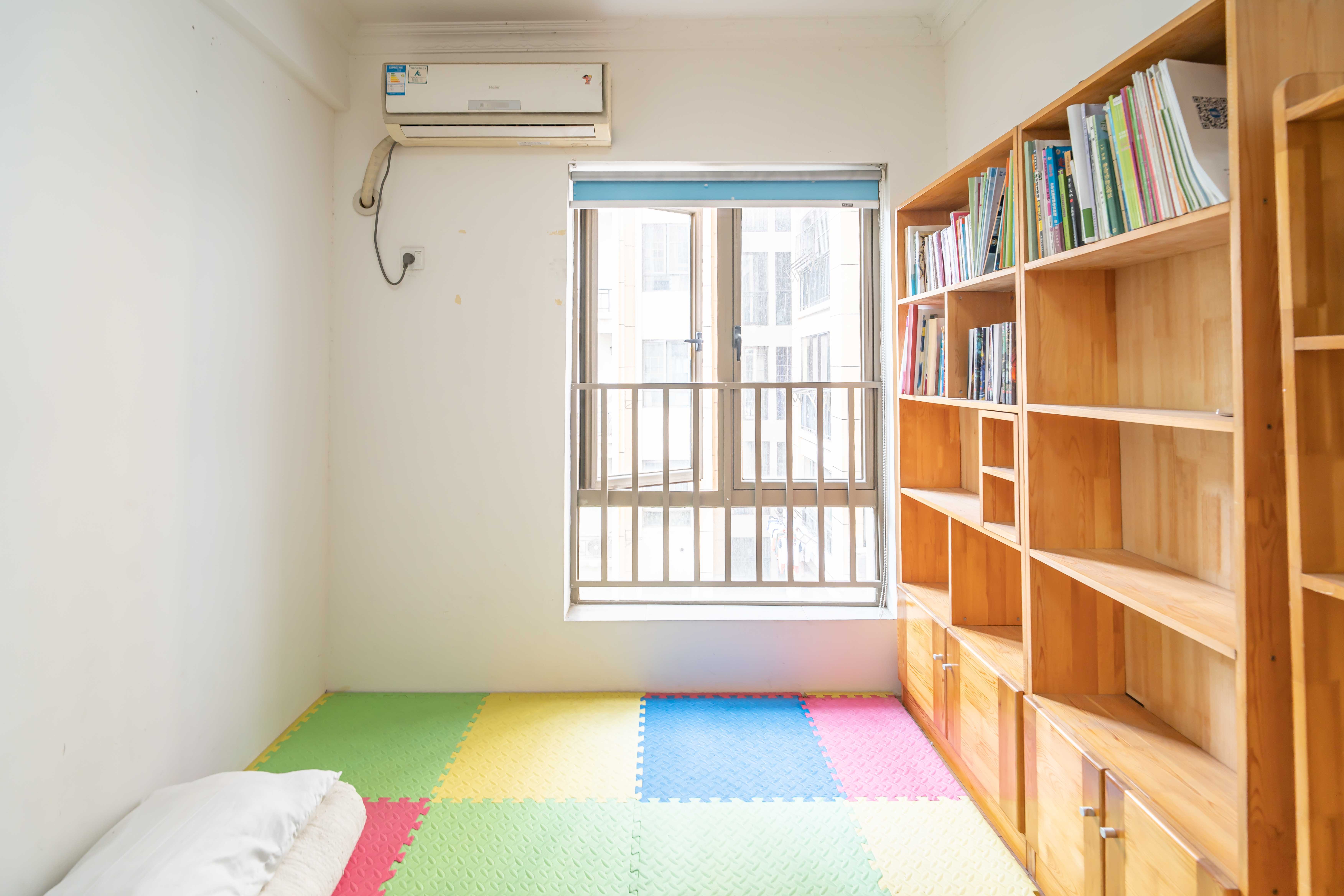 米兰春天  3室2厅1卫    85.0万卧室