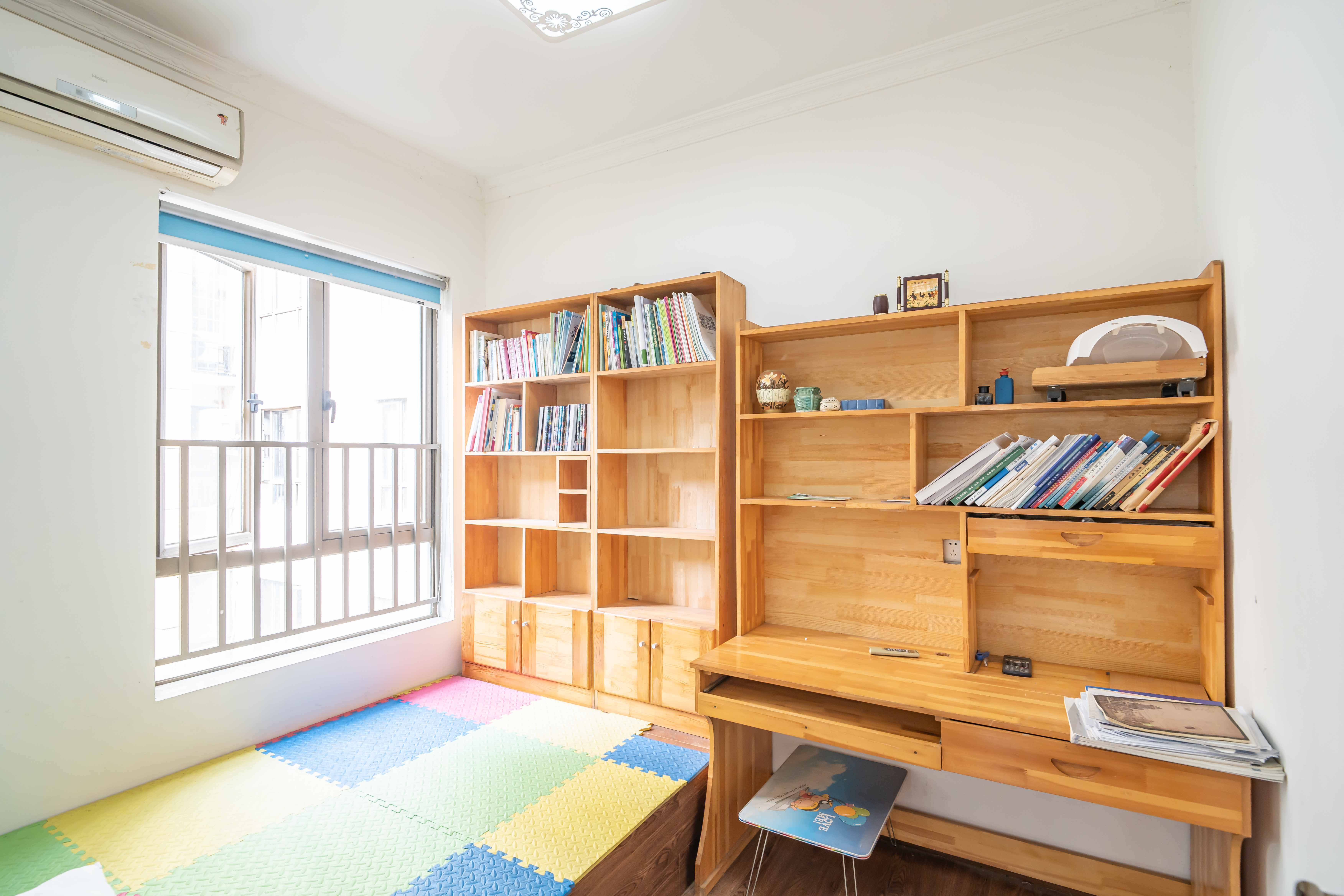 米兰春天  3室2厅1卫    85.0万卧室