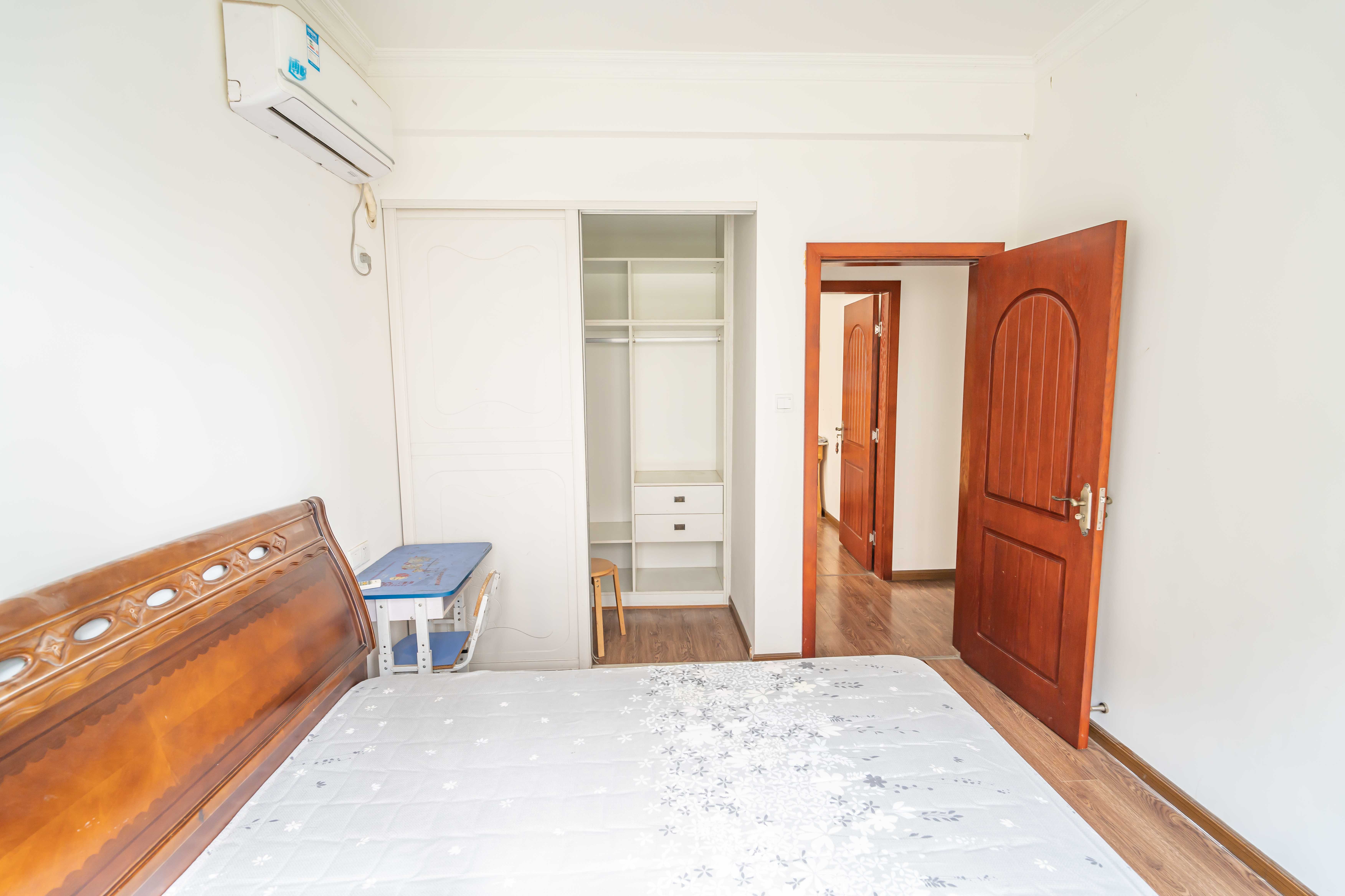 米兰春天  3室2厅1卫    85.0万卧室