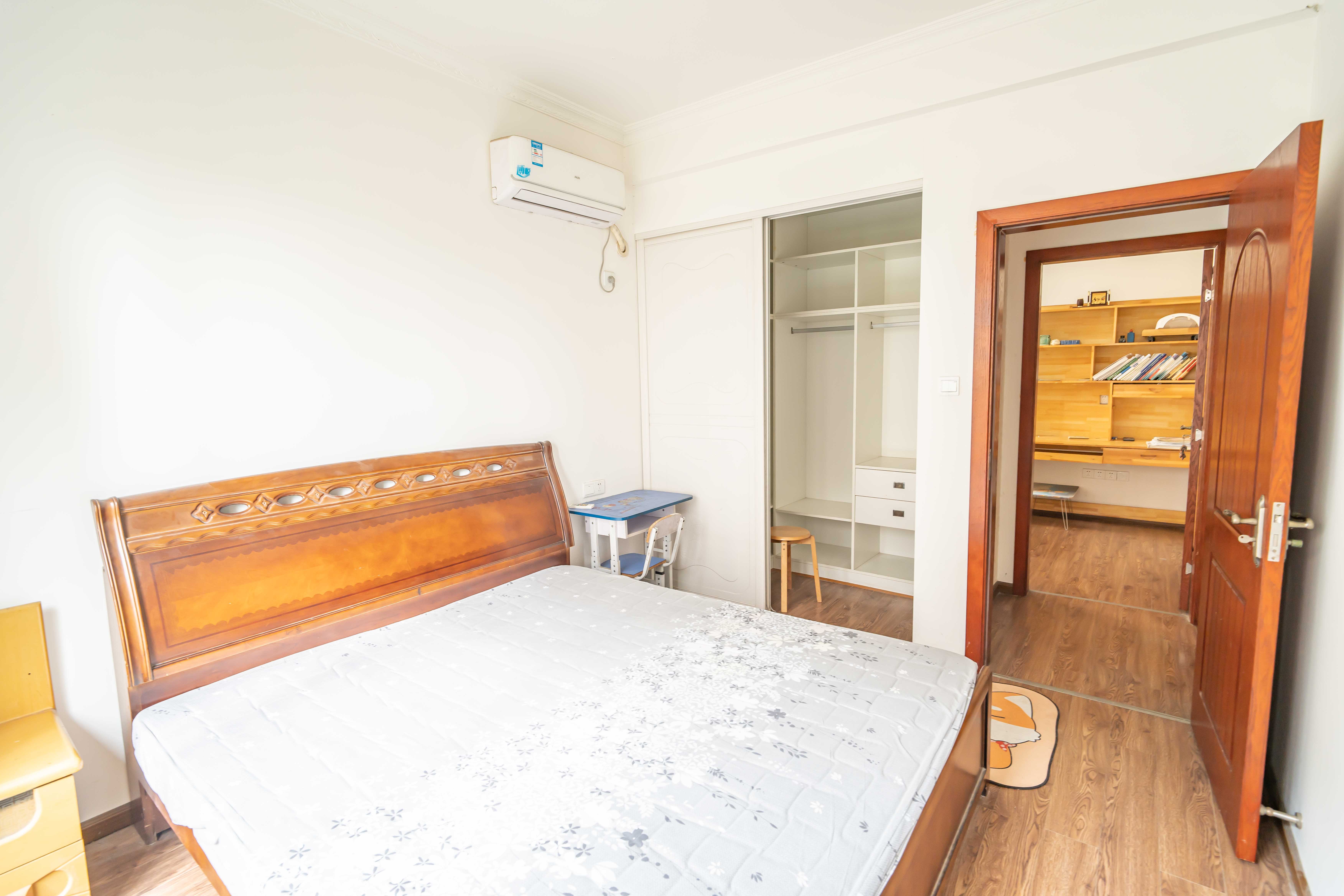 米兰春天  3室2厅1卫    85.0万卧室