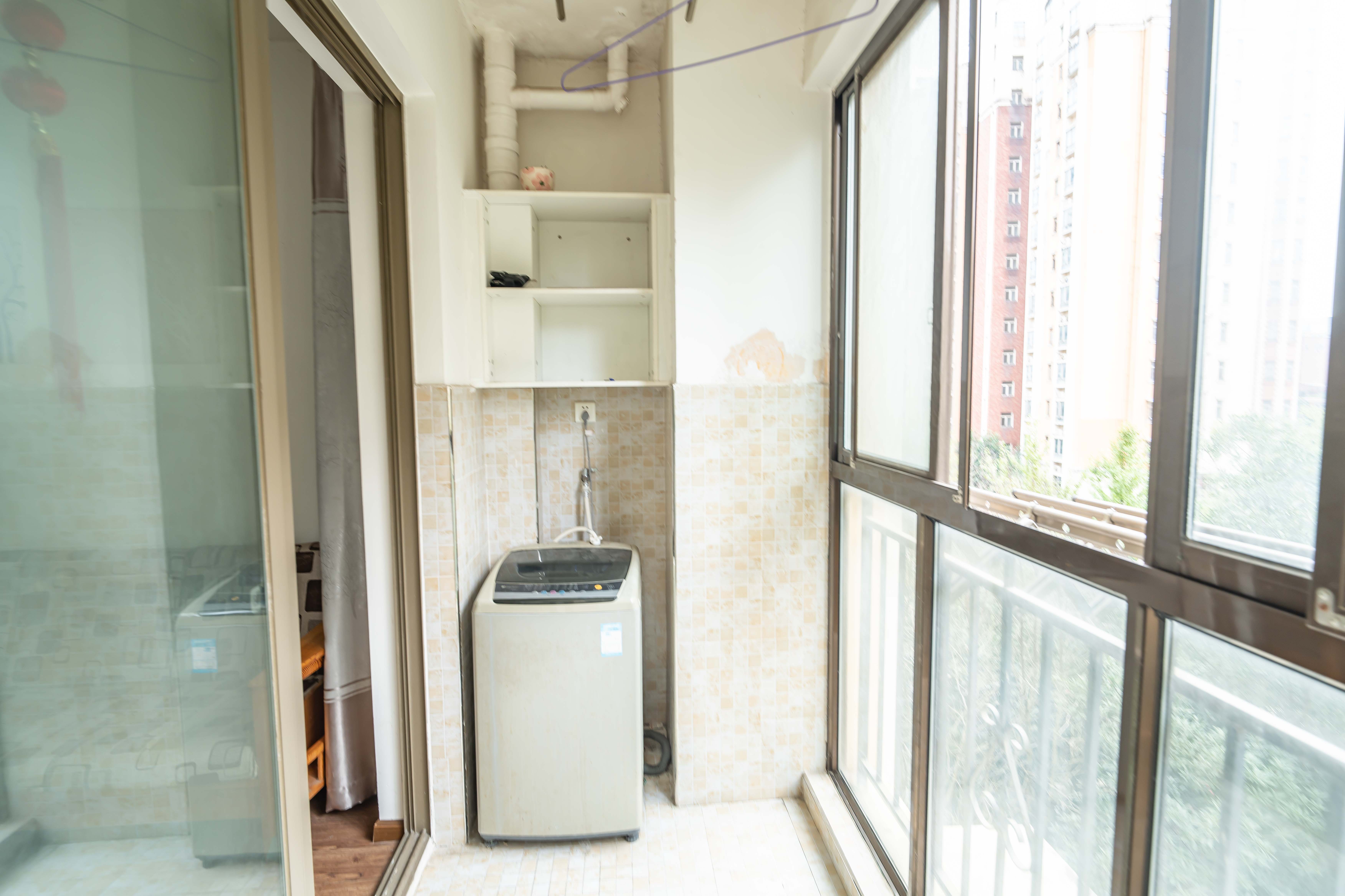 米兰春天  3室2厅1卫    85.0万阳台