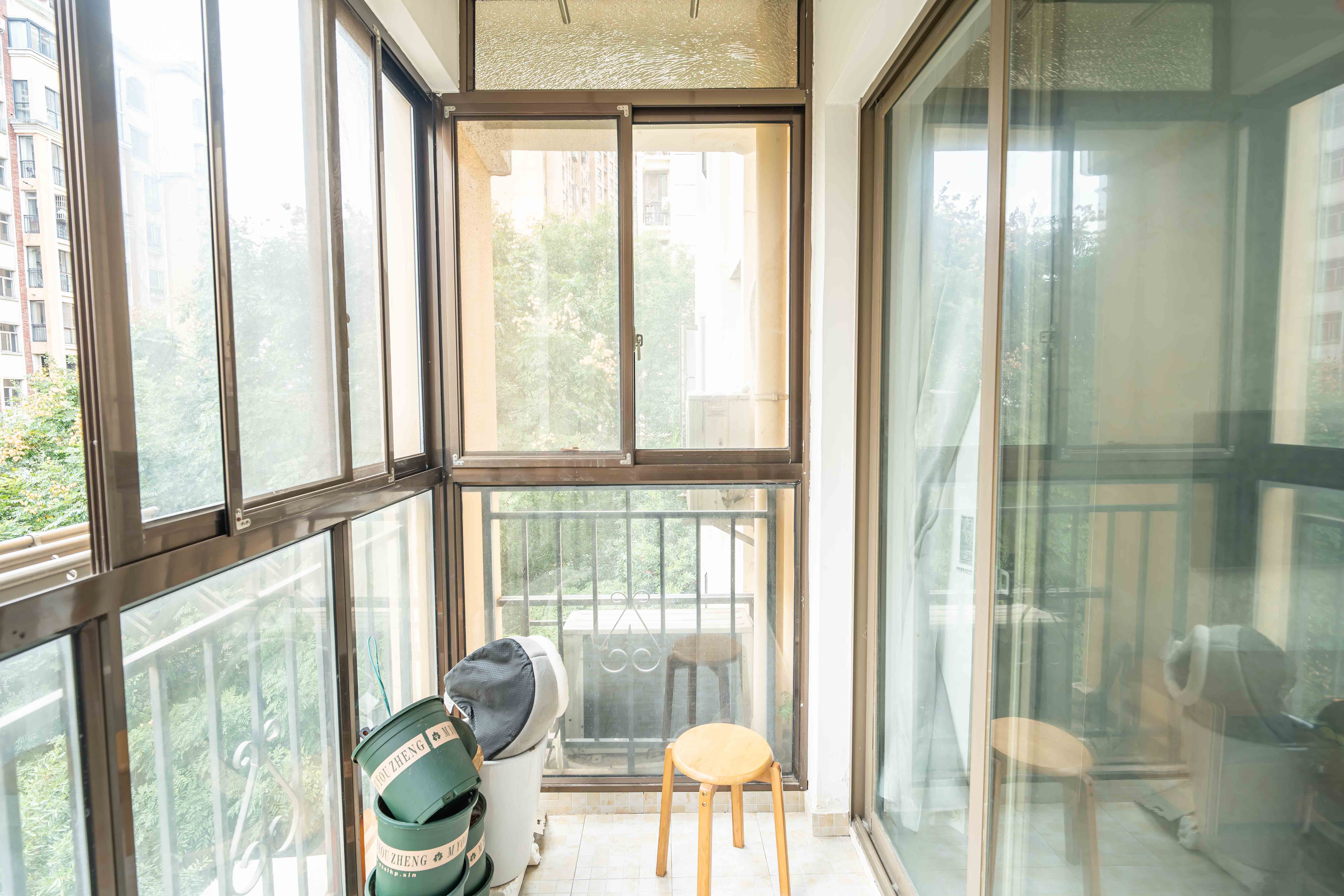 米兰春天  3室2厅1卫    85.0万阳台