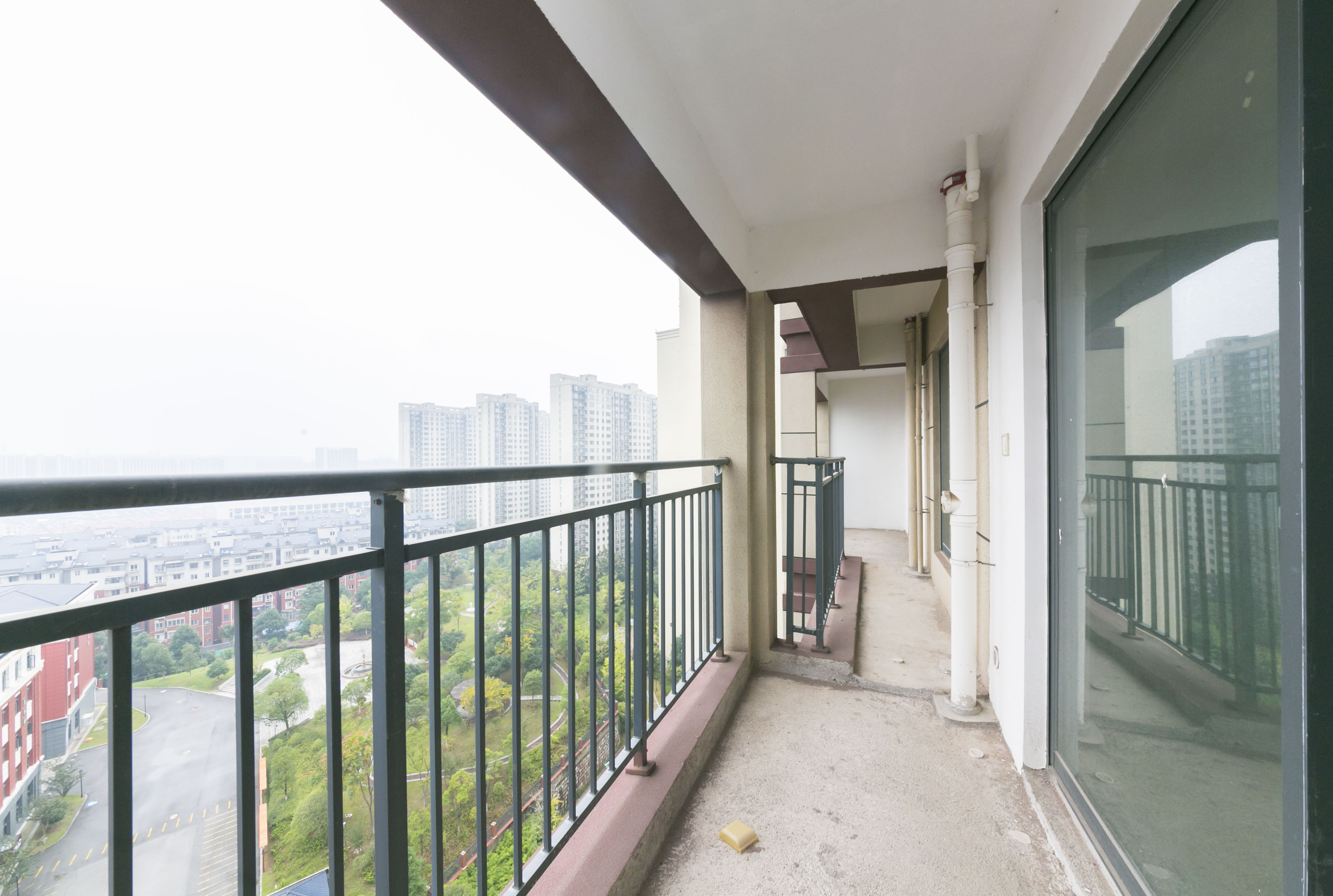 轻盐阳光CEO(轻盐雅苑)(轻奢时代)  3室2厅2卫   108.00万阳台