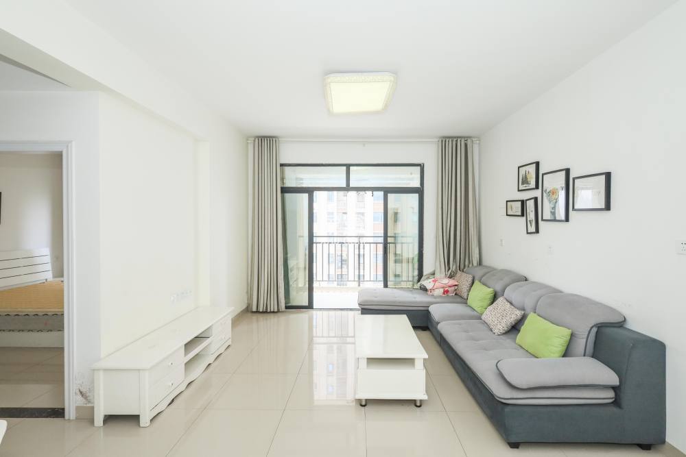 天元涉外景园C区  2室2厅1卫    76.0万