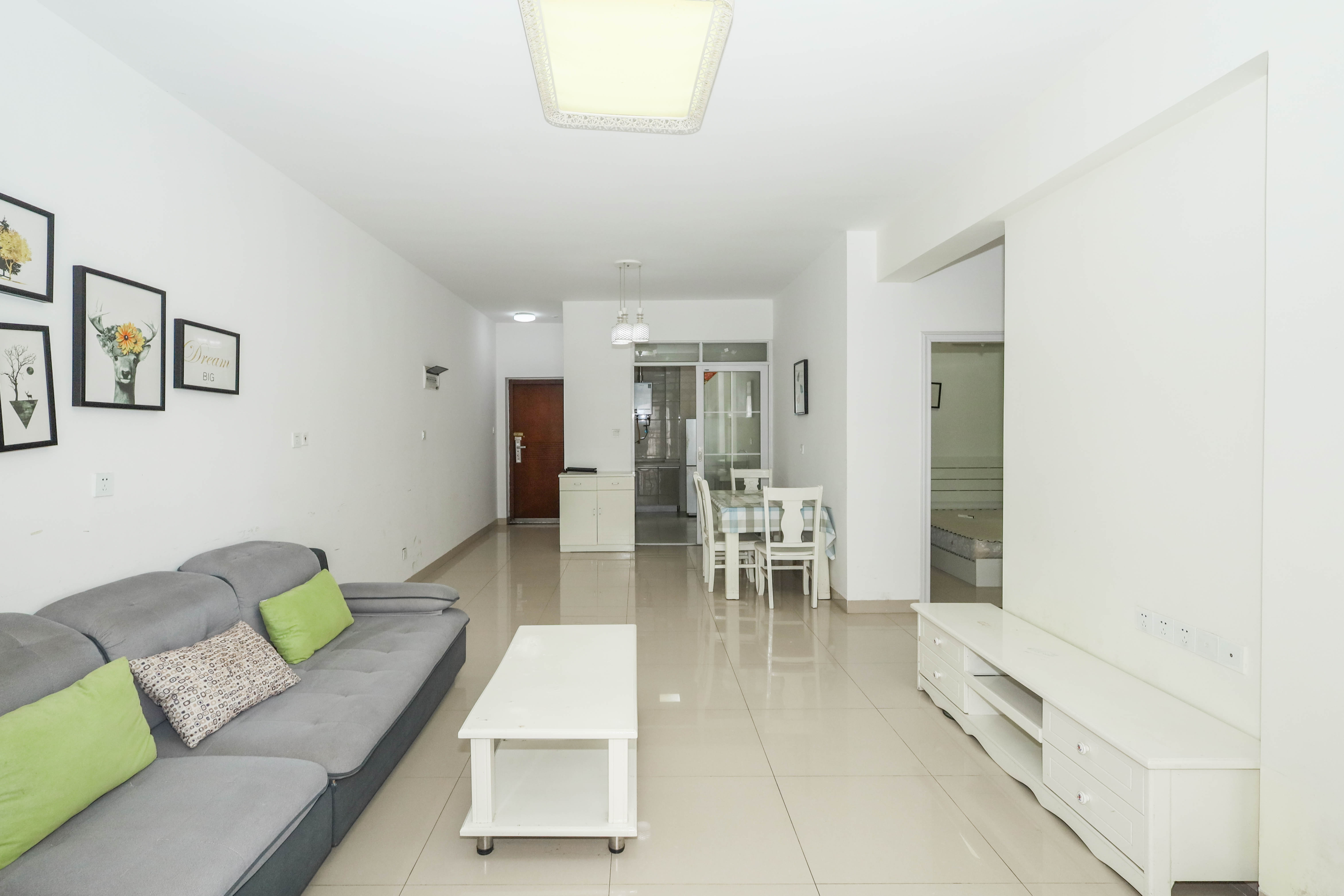 天元涉外景园C区 2室2厅1卫 76.0万 天元涉外景园C区 2室2厅1卫 76.0万客厅