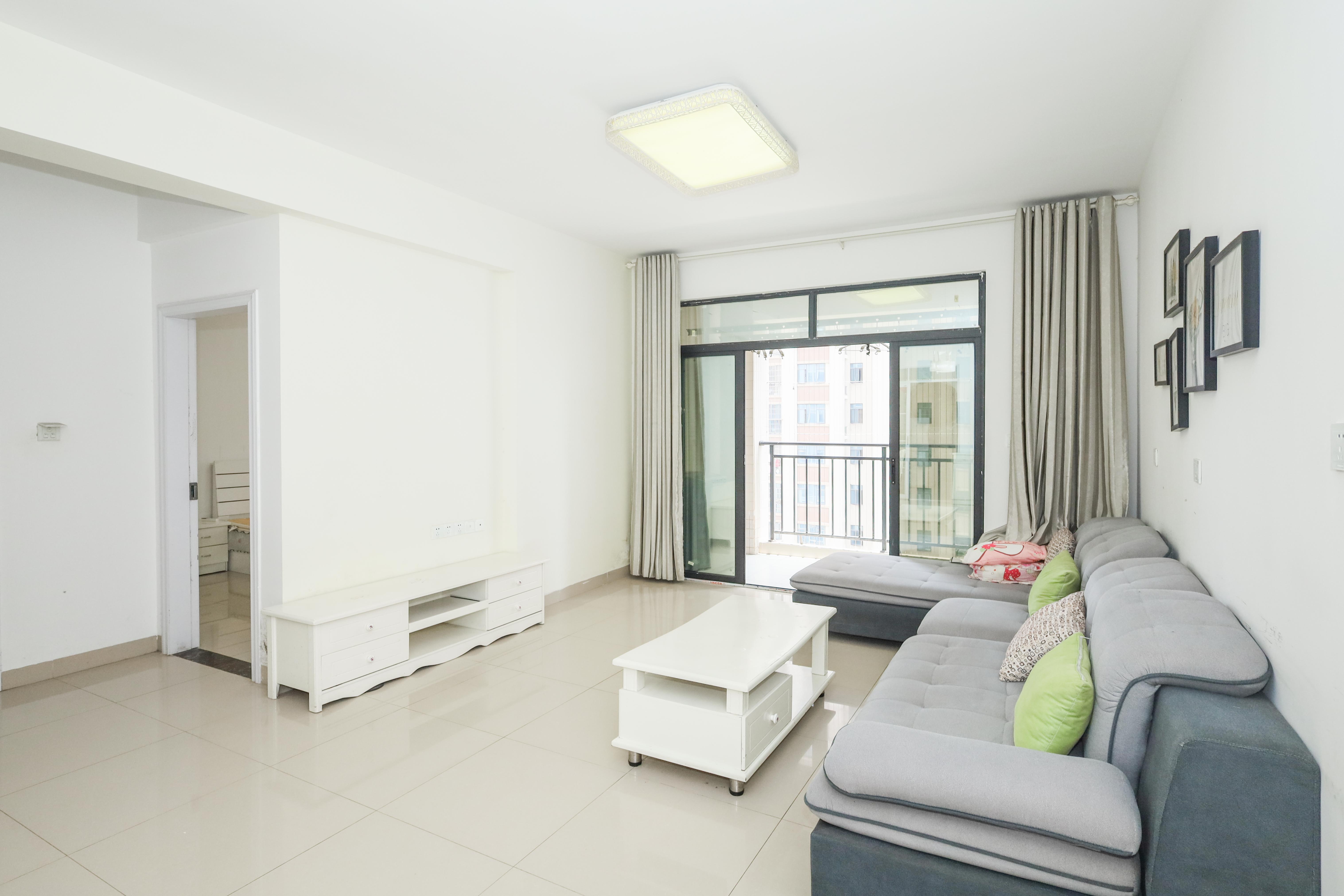 天元涉外景园C区 2室2厅1卫 76.0万 天元涉外景园C区 2室2厅1卫 76.0万客厅