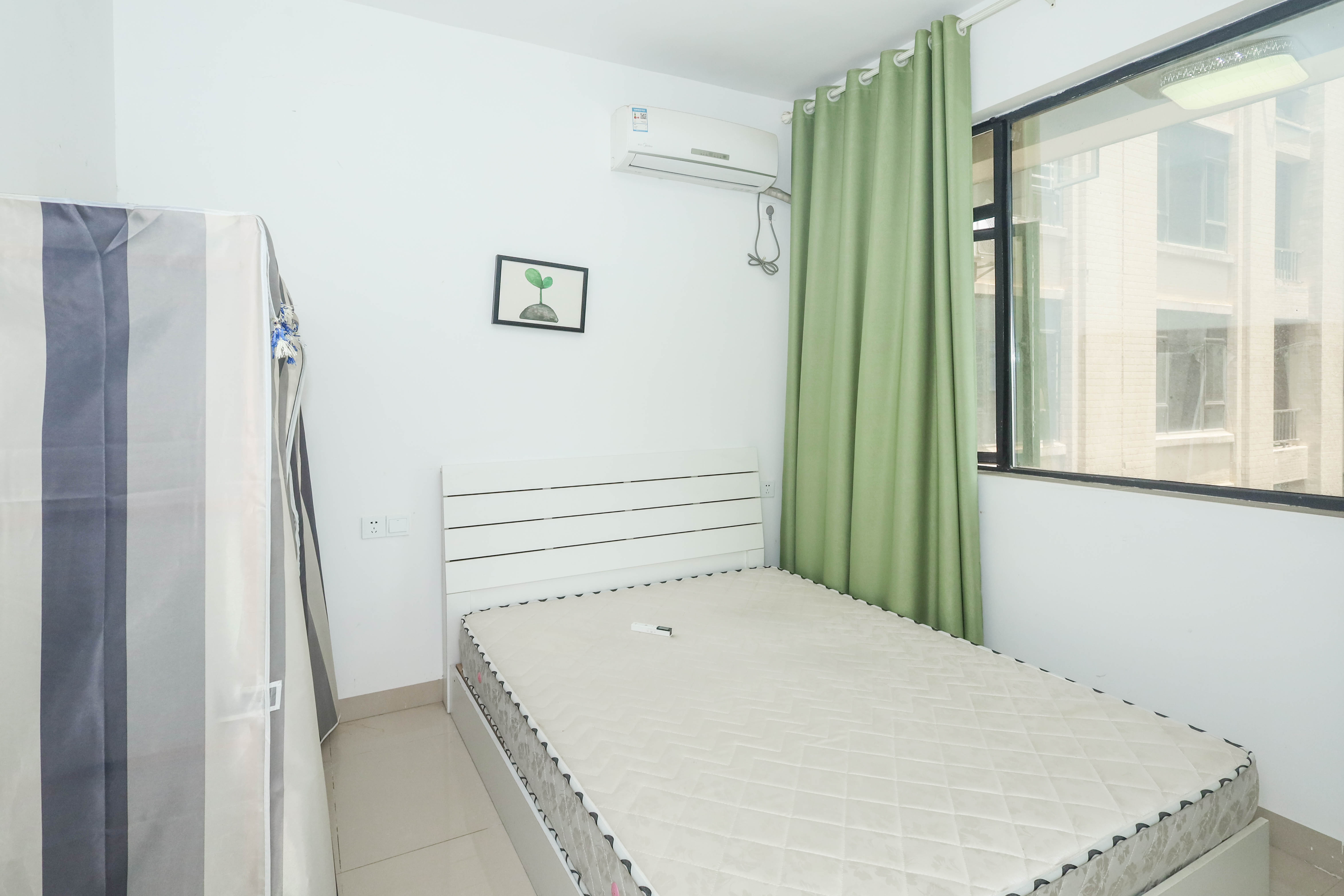 天元涉外景园C区 2室2厅1卫 76.0万 天元涉外景园C区 2室2厅1卫 76.0万卧室