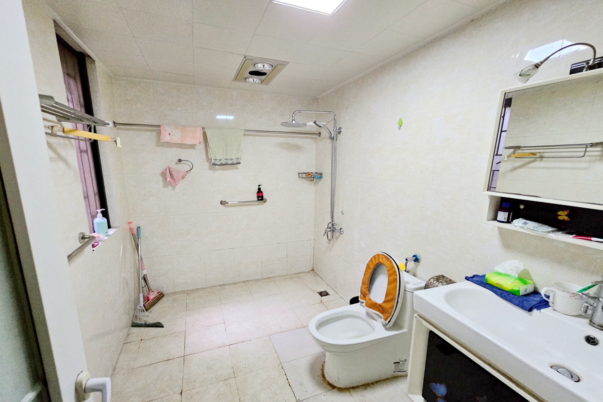 西街花园 6室2厅4卫 296.0万 西街花园 6室2厅4卫 296.0万卫生间