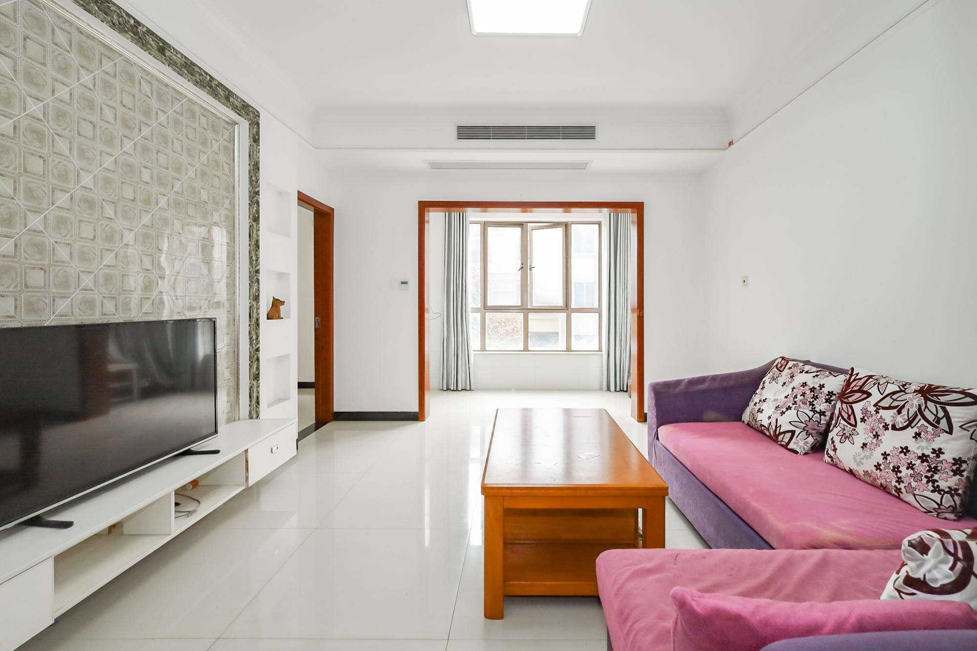 世茂铂翠湾二期 3室2厅1卫 136.0万 世茂铂翠湾二期 3室2厅1卫 136.0万客厅