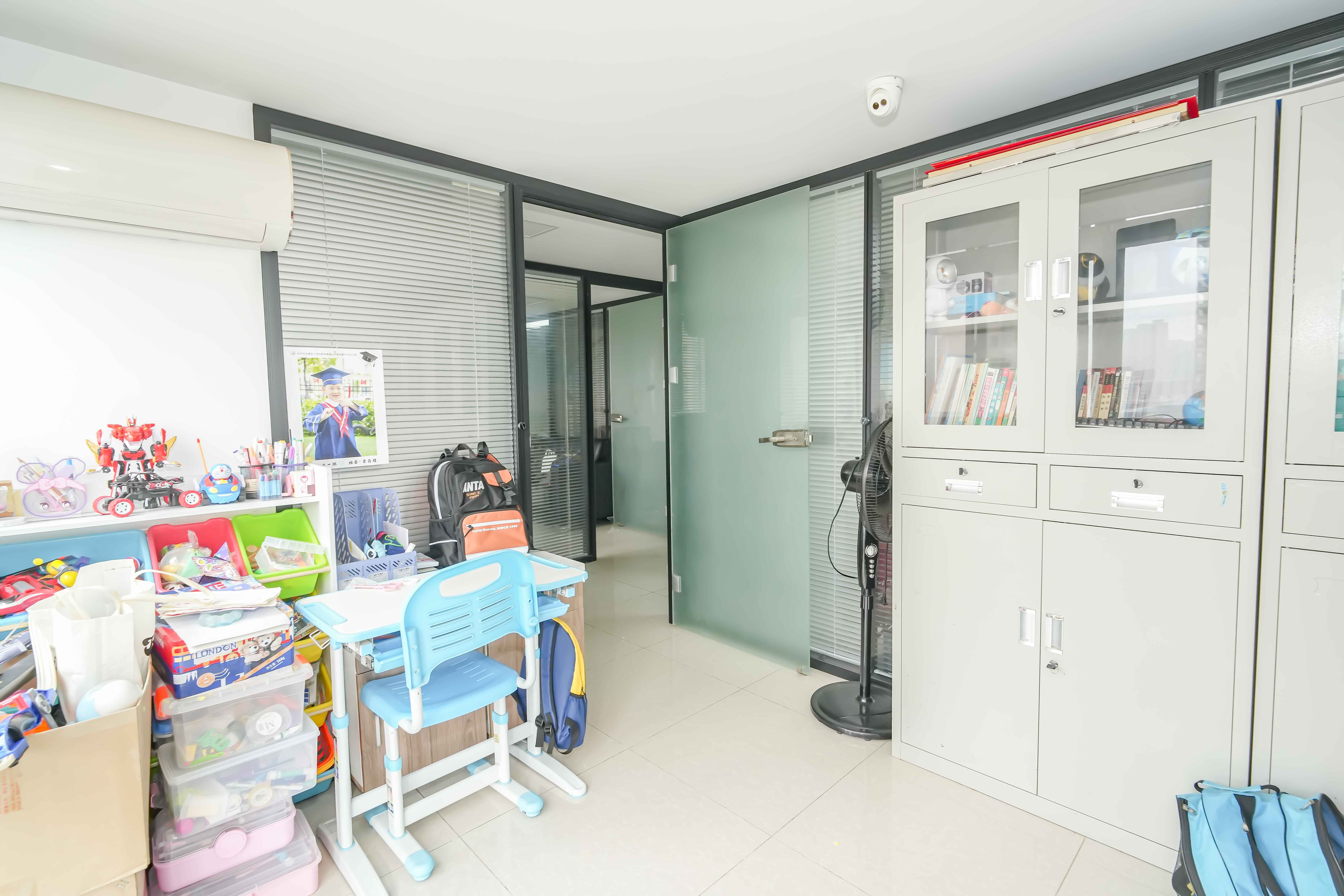 洋湖时代  1室1厅1卫   33.00万卧室