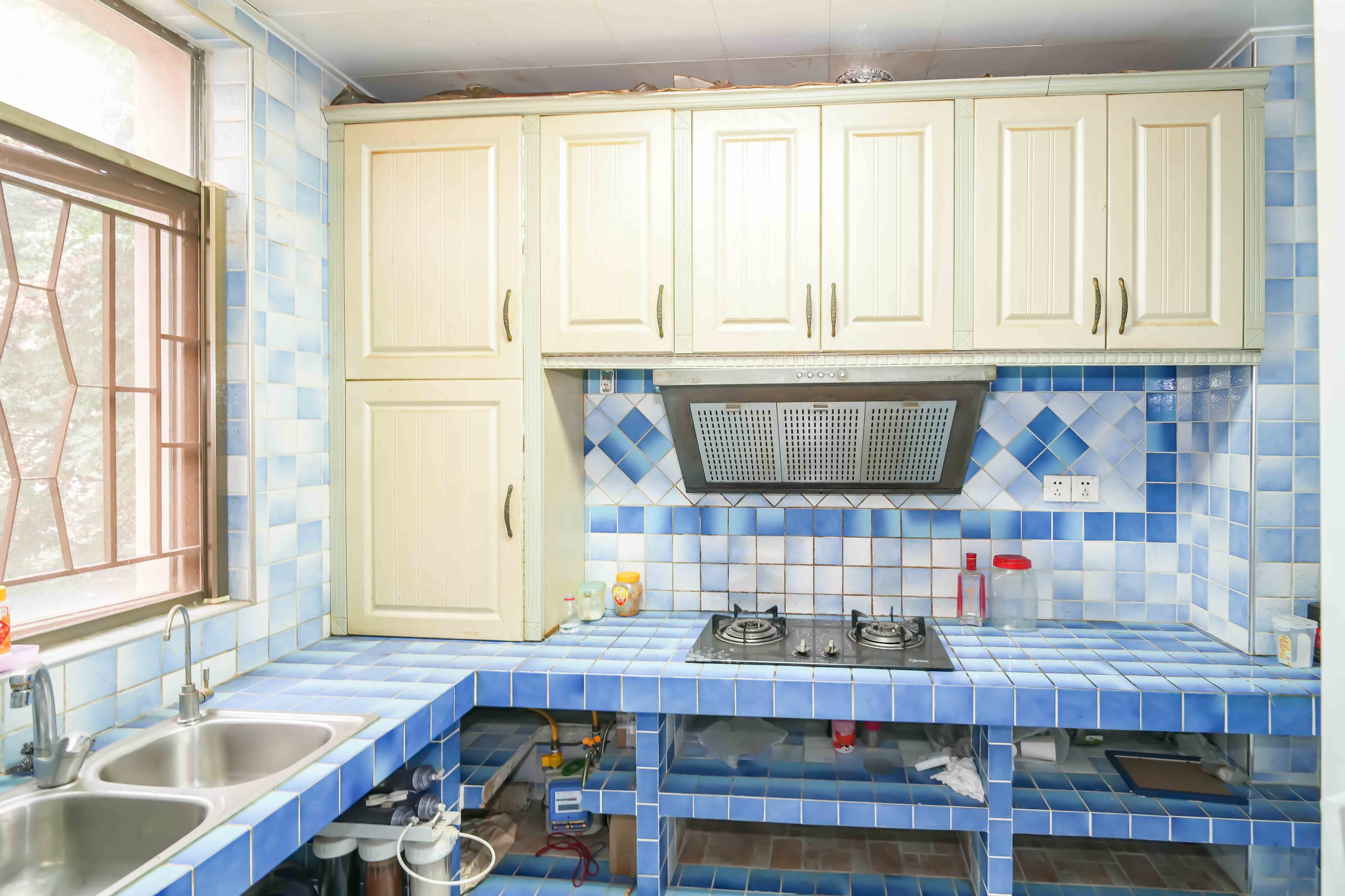 米兰春天 3室2厅2卫 69.8万 米兰春天 3室2厅2卫 69.8万厨房