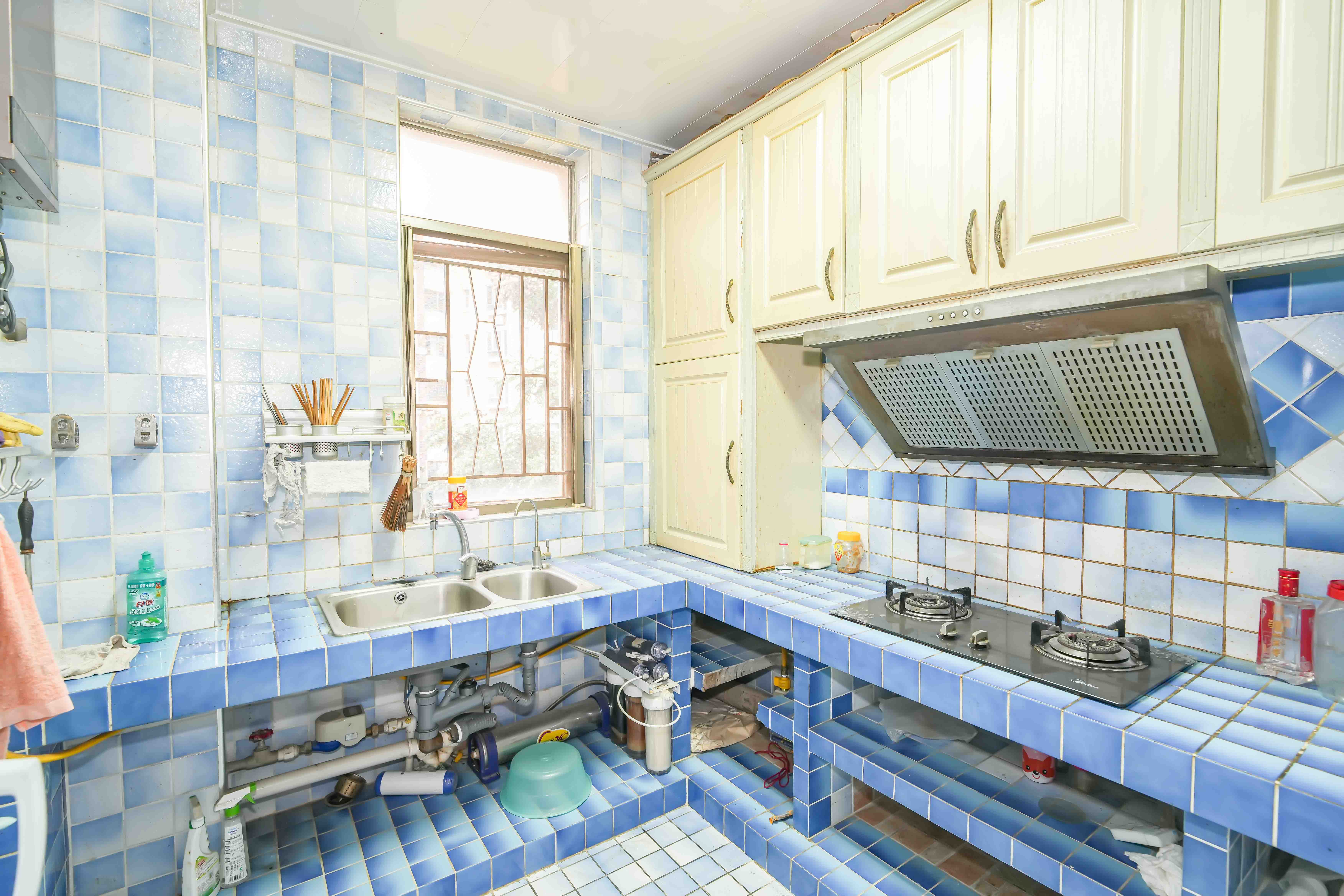 米兰春天 3室2厅2卫 69.8万 米兰春天 3室2厅2卫 69.8万厨房