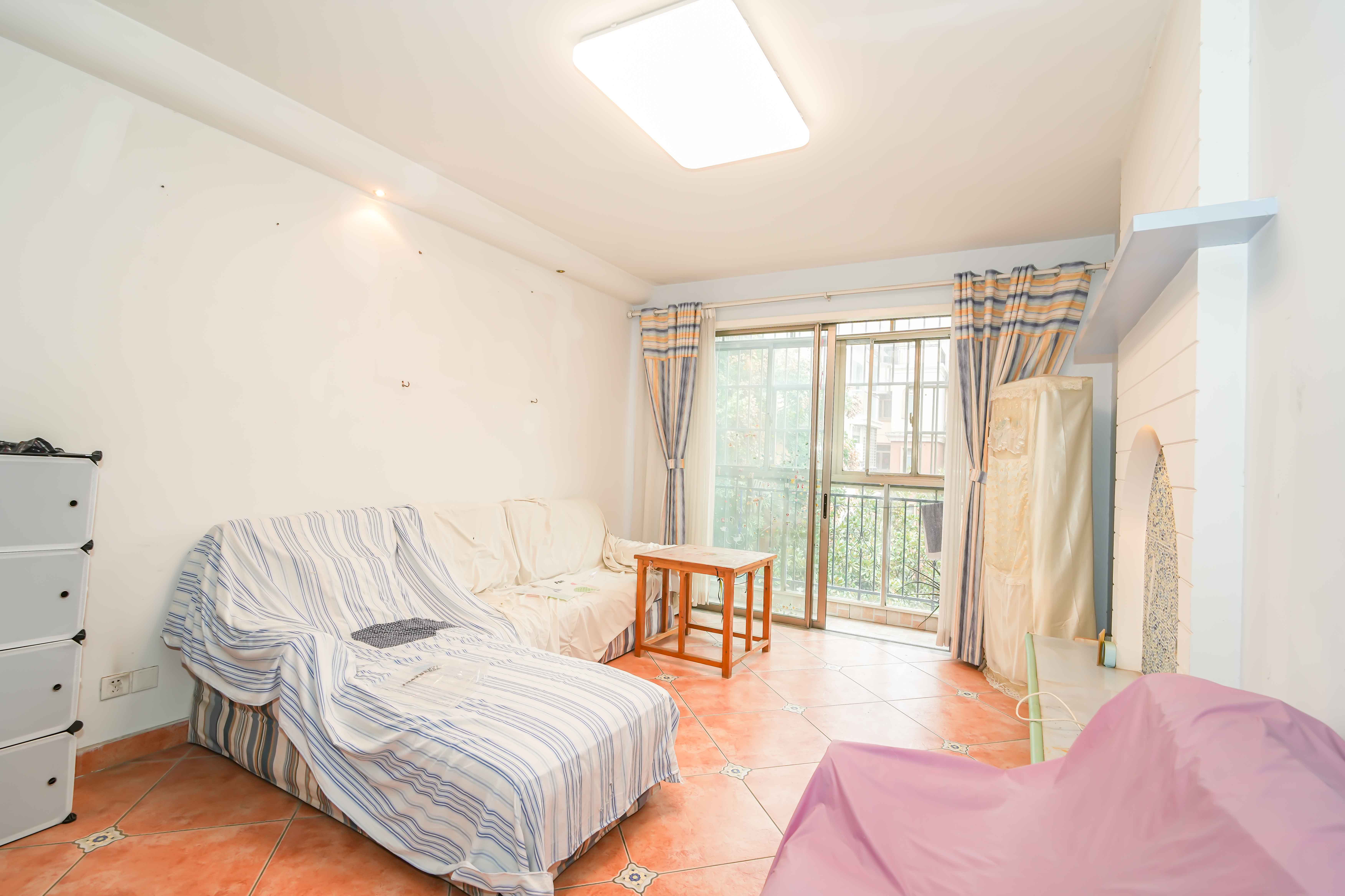 米兰春天 3室2厅2卫 69.8万 米兰春天 3室2厅2卫 69.8万客厅