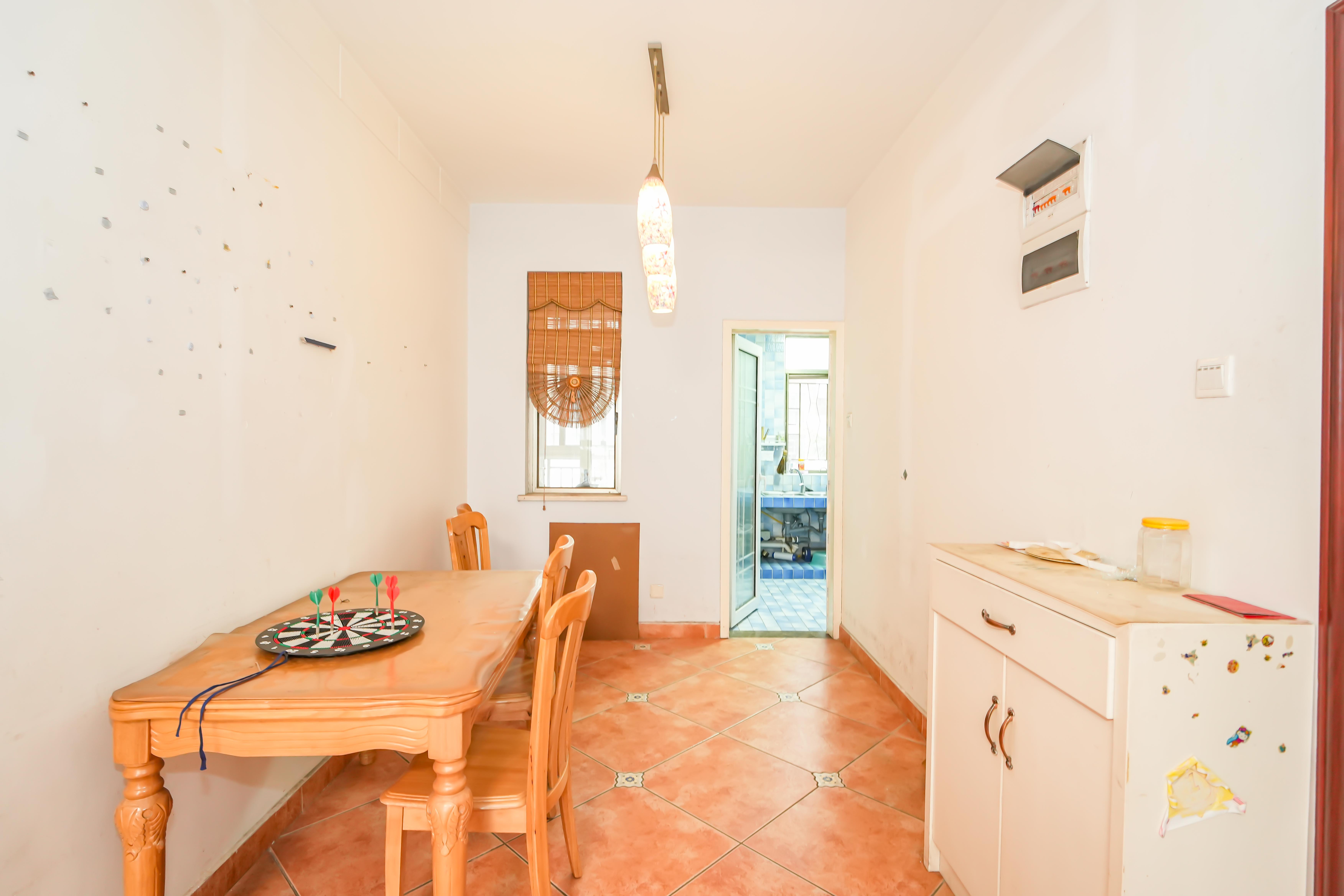 米兰春天 3室2厅2卫 69.8万 米兰春天 3室2厅2卫 69.8万客厅