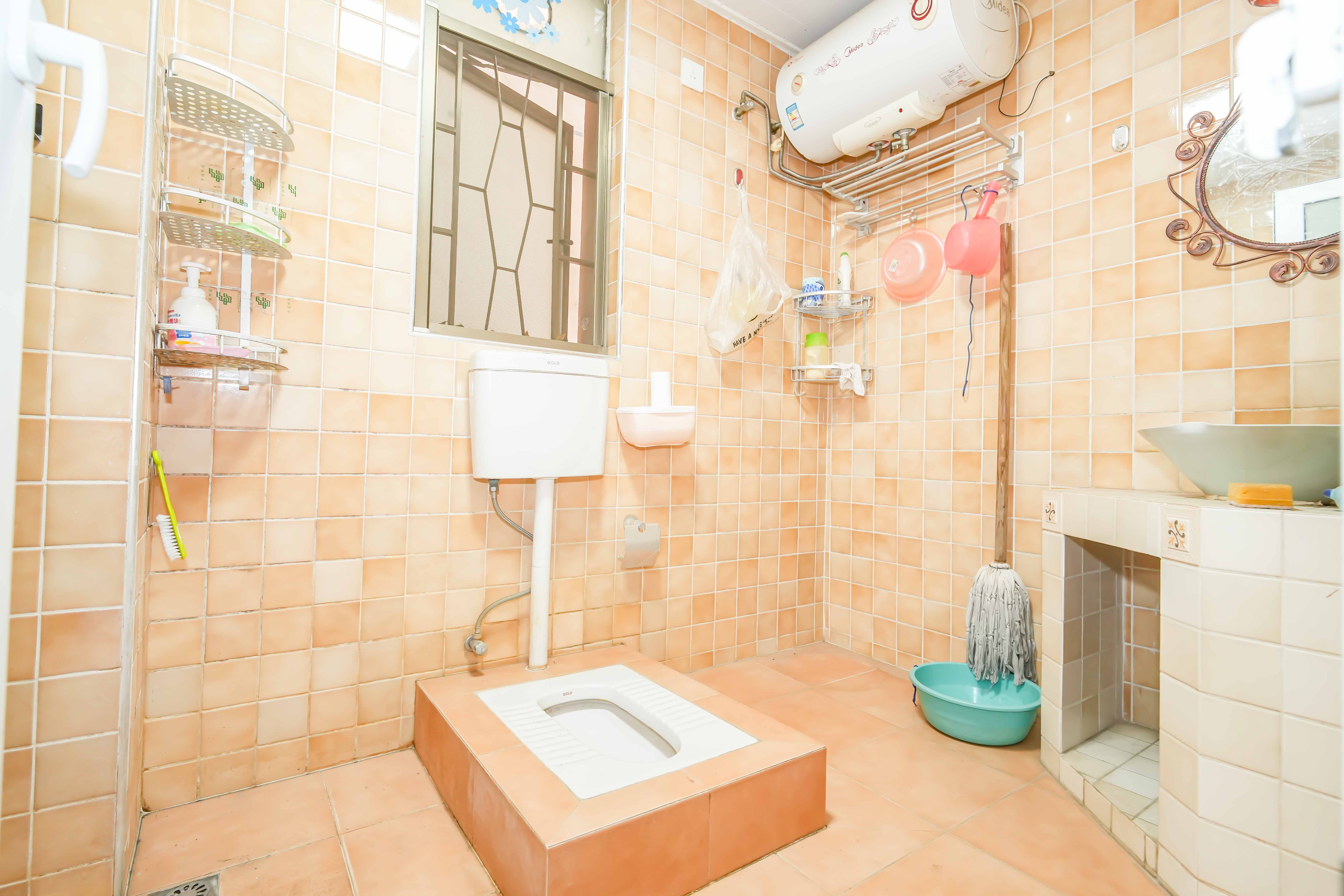 米兰春天 3室2厅2卫 69.8万 米兰春天 3室2厅2卫 69.8万卫生间